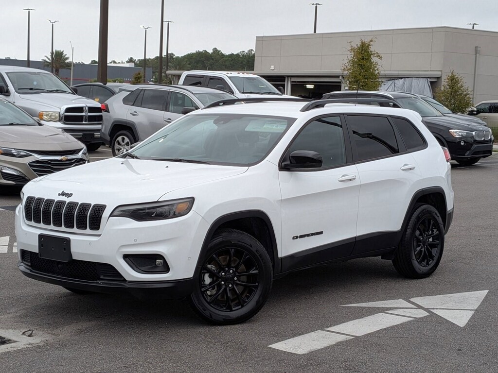 Used 2023 Jeep Cherokee Altitude Lux SUV