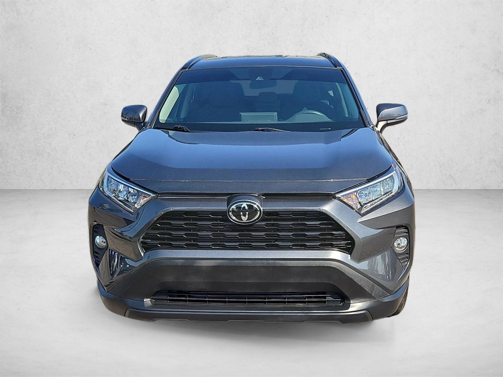 2020 Toyota RAV4 XLE photo 2