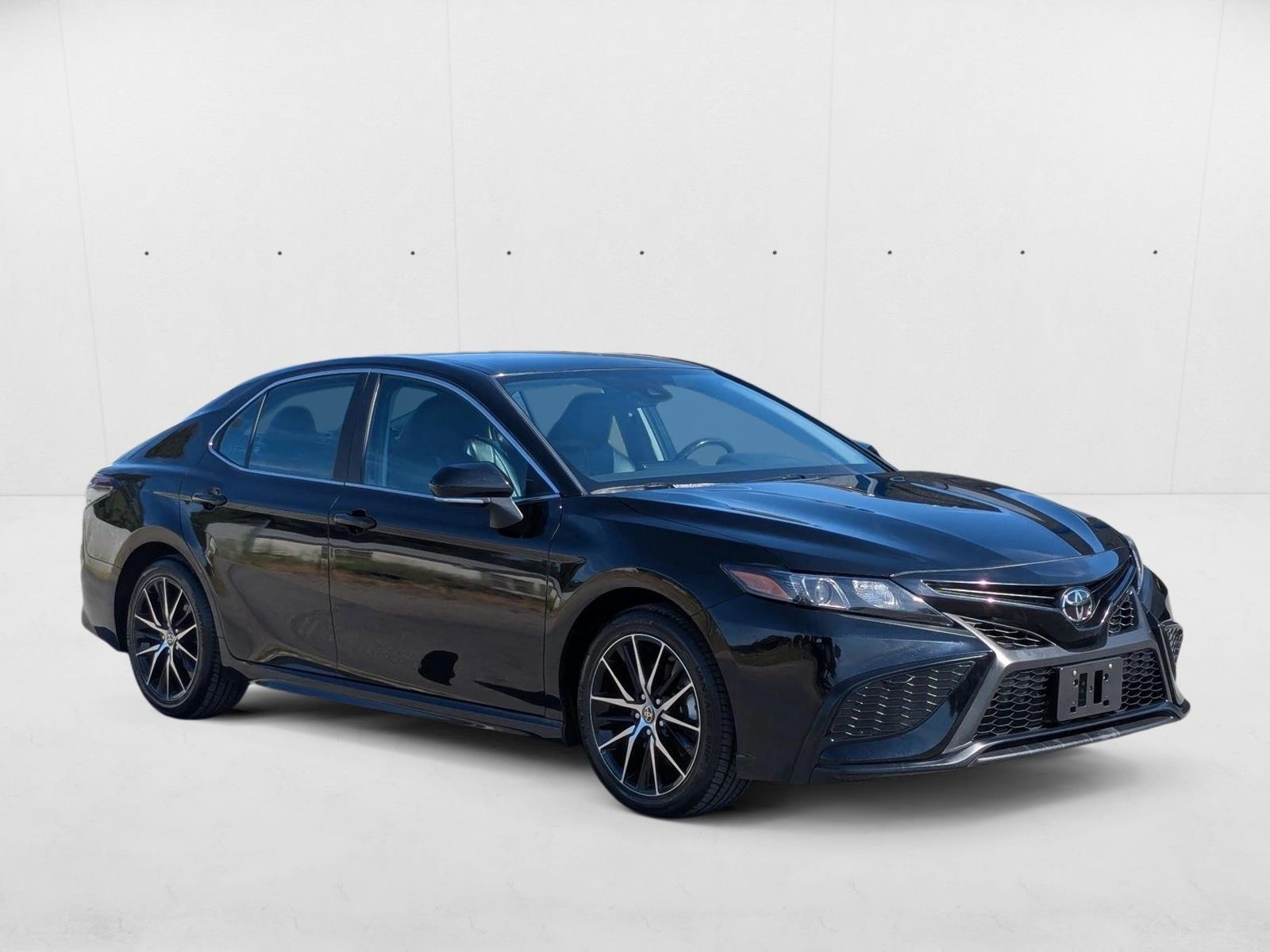 2024 Toyota Camry SE photo 3