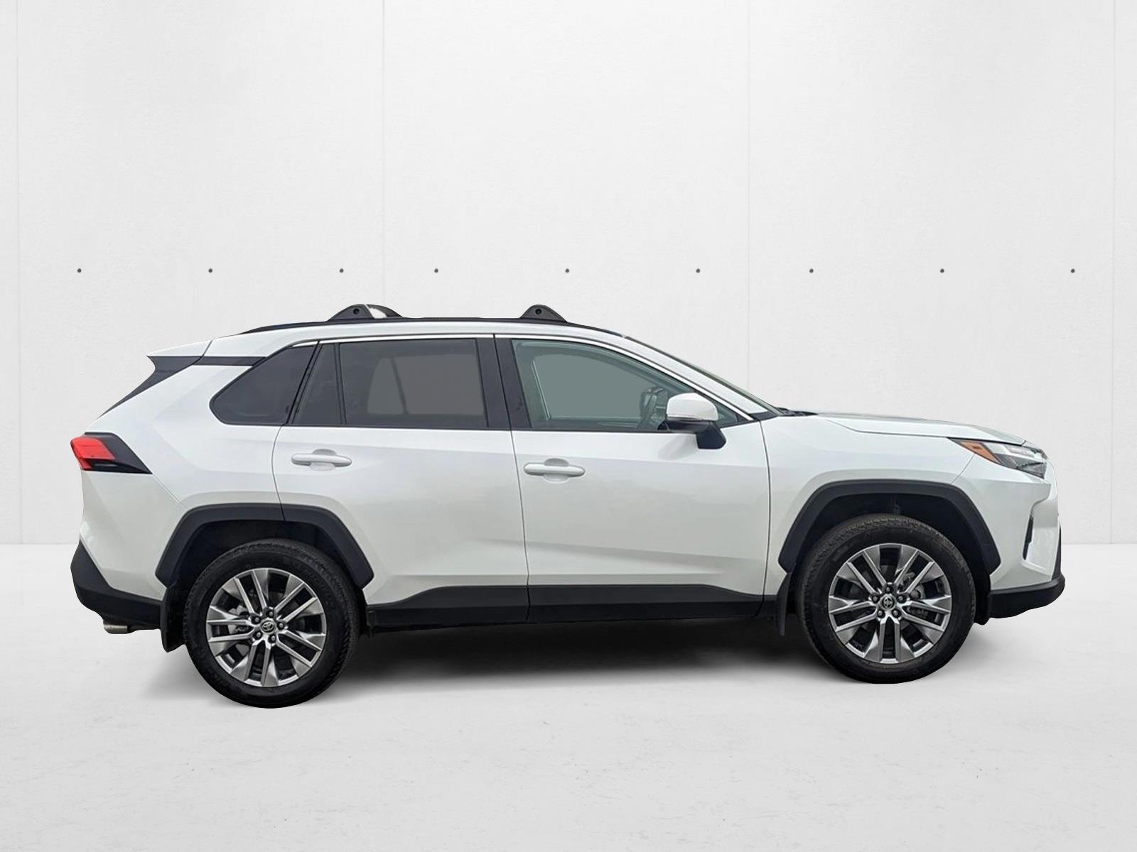2023 Toyota RAV4 XLE Premium photo 4