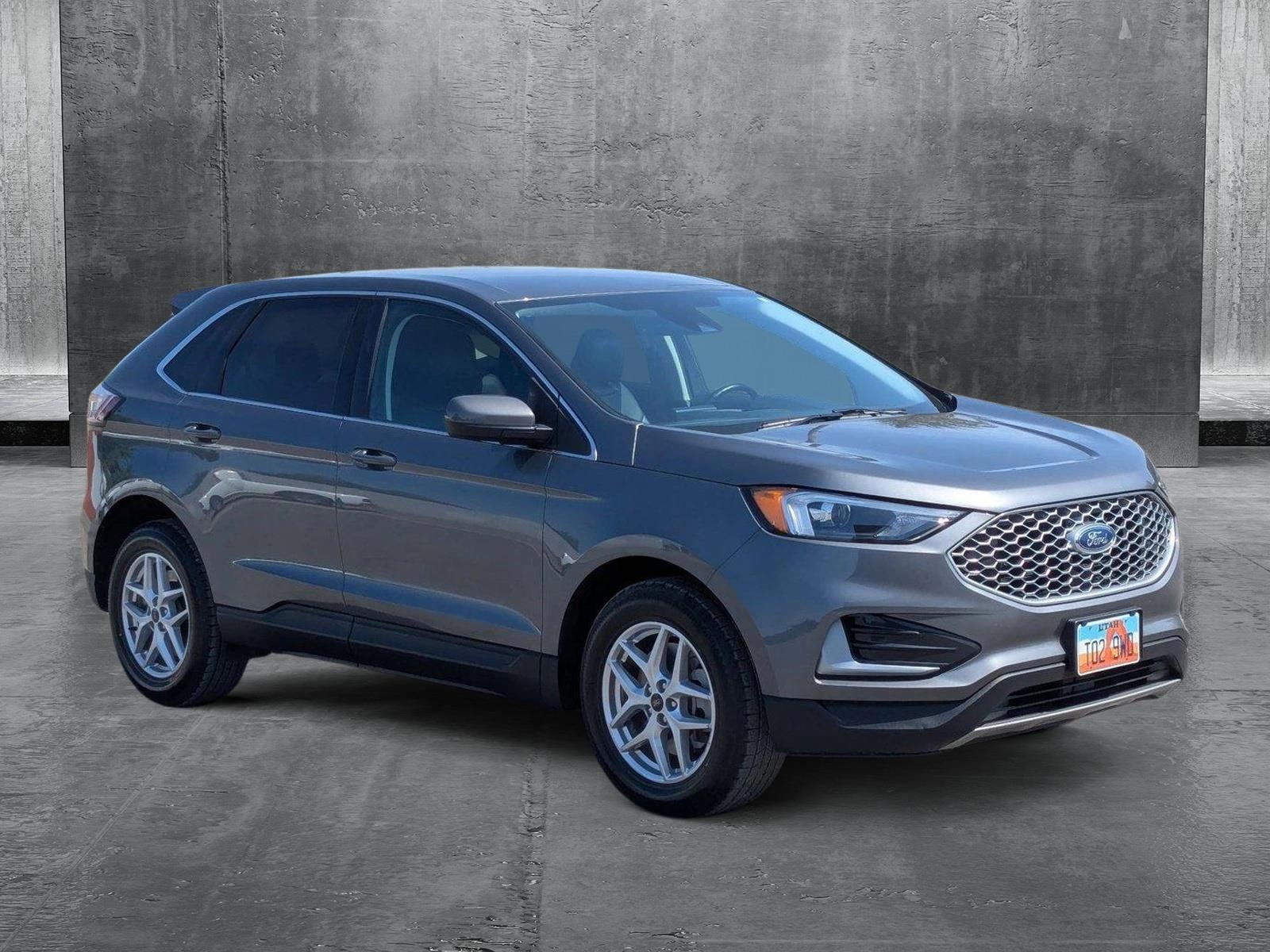 2023 Ford Edge Titanium photo 3