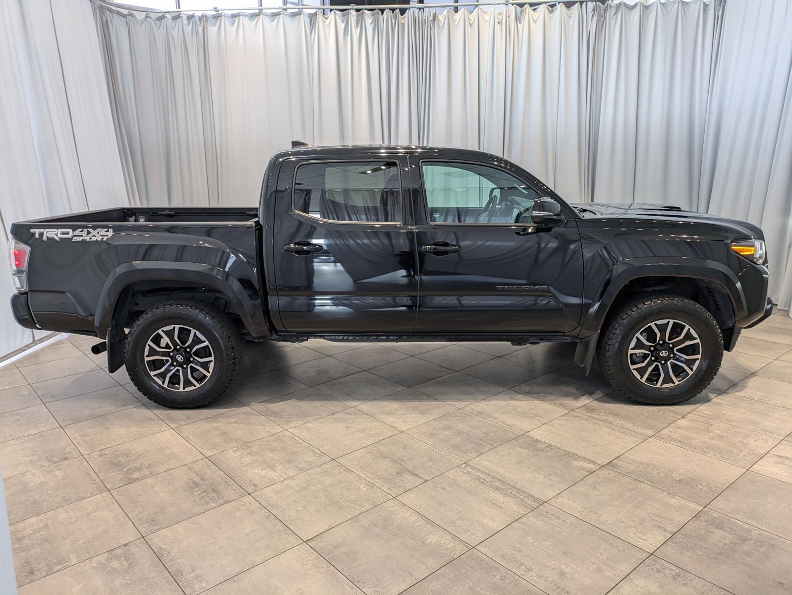 2023 Toyota Tacoma TRD Sport V6 photo 4