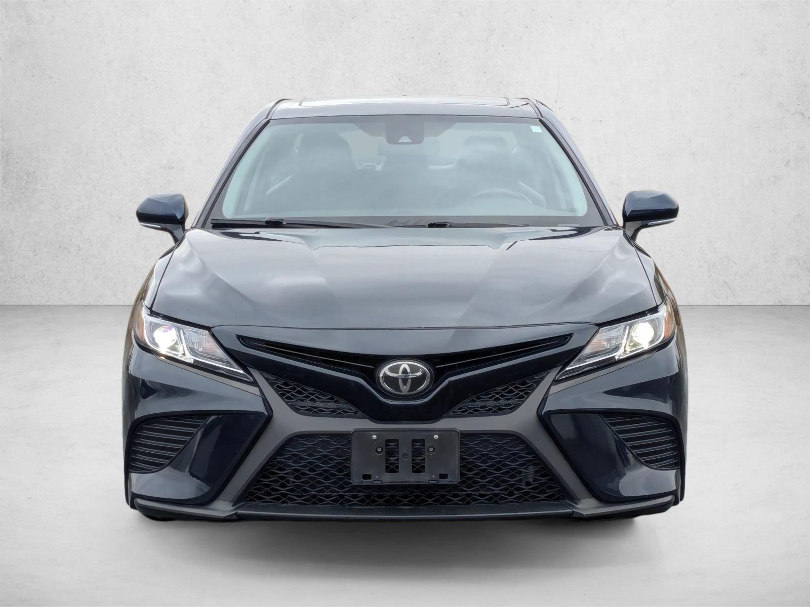 2019 Toyota Camry SE photo 2