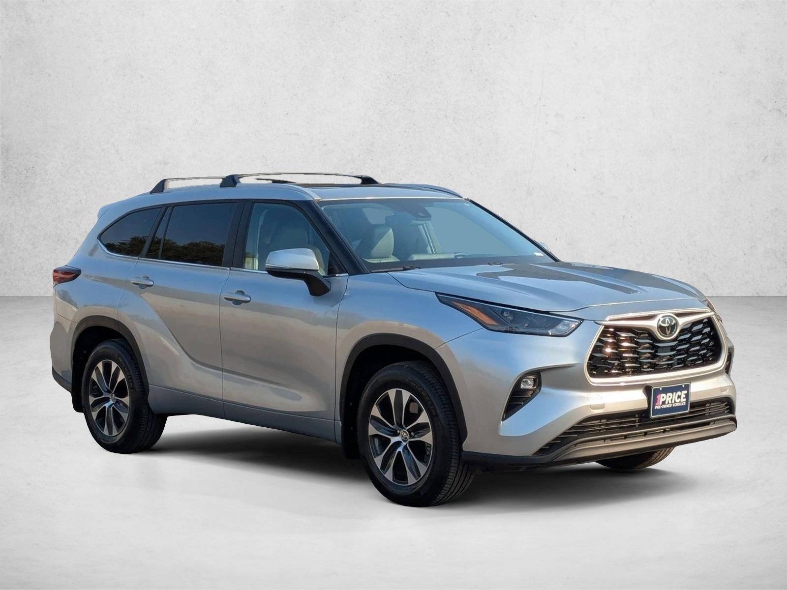 2024 Toyota Highlander XLE photo 3