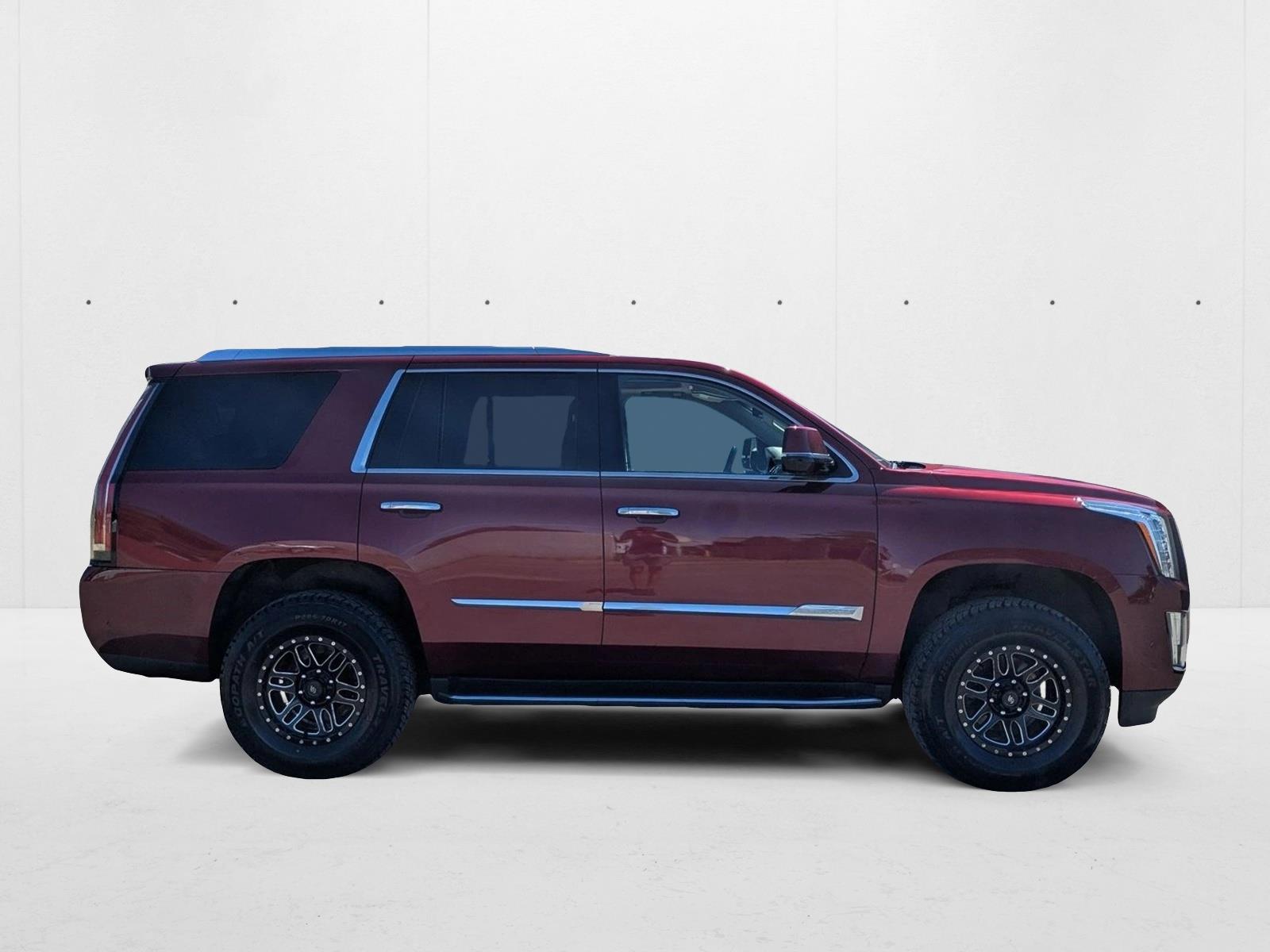 2017 Cadillac Escalade Luxury photo 4