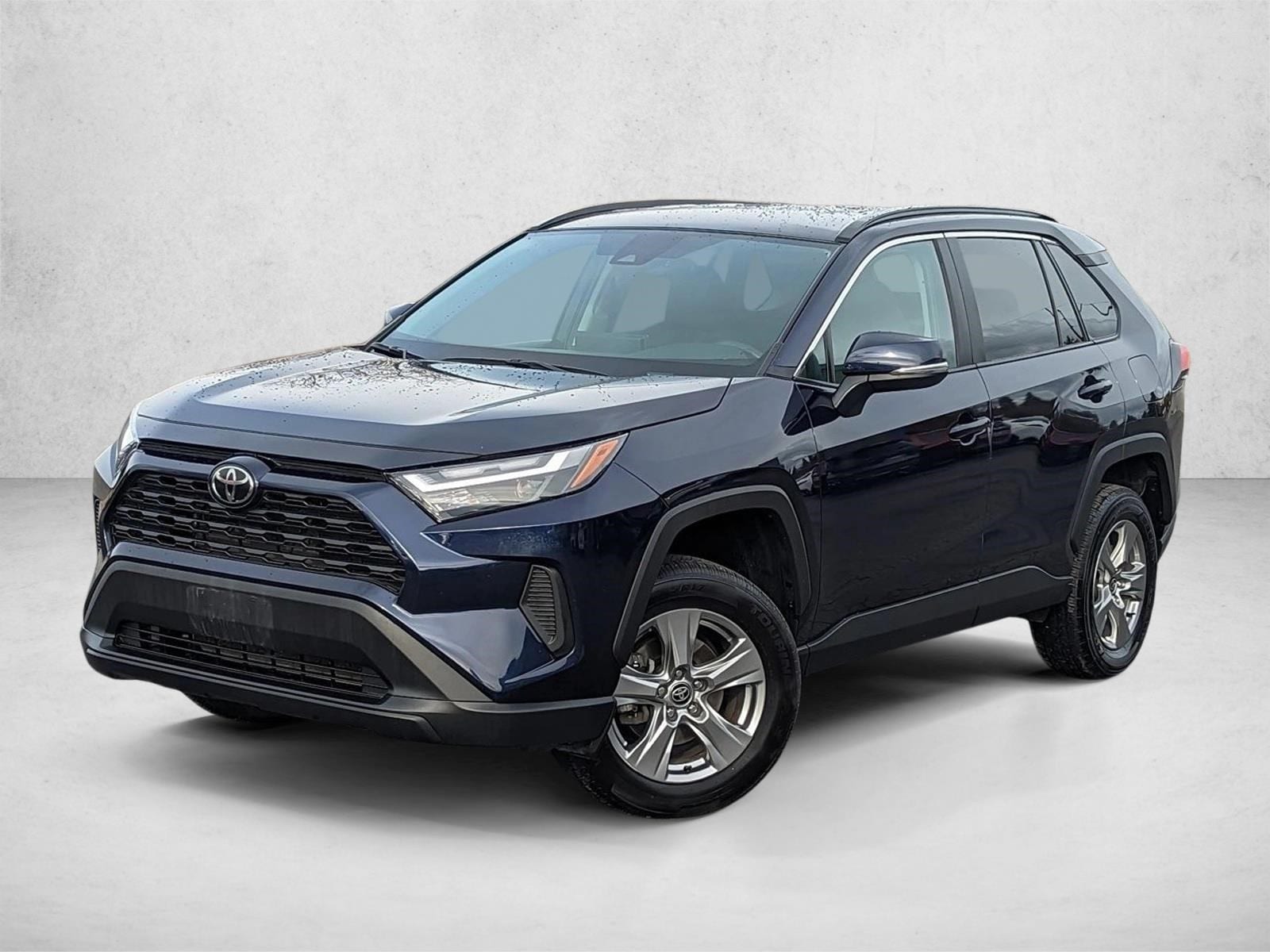 2024 Toyota RAV4 XLE's photo