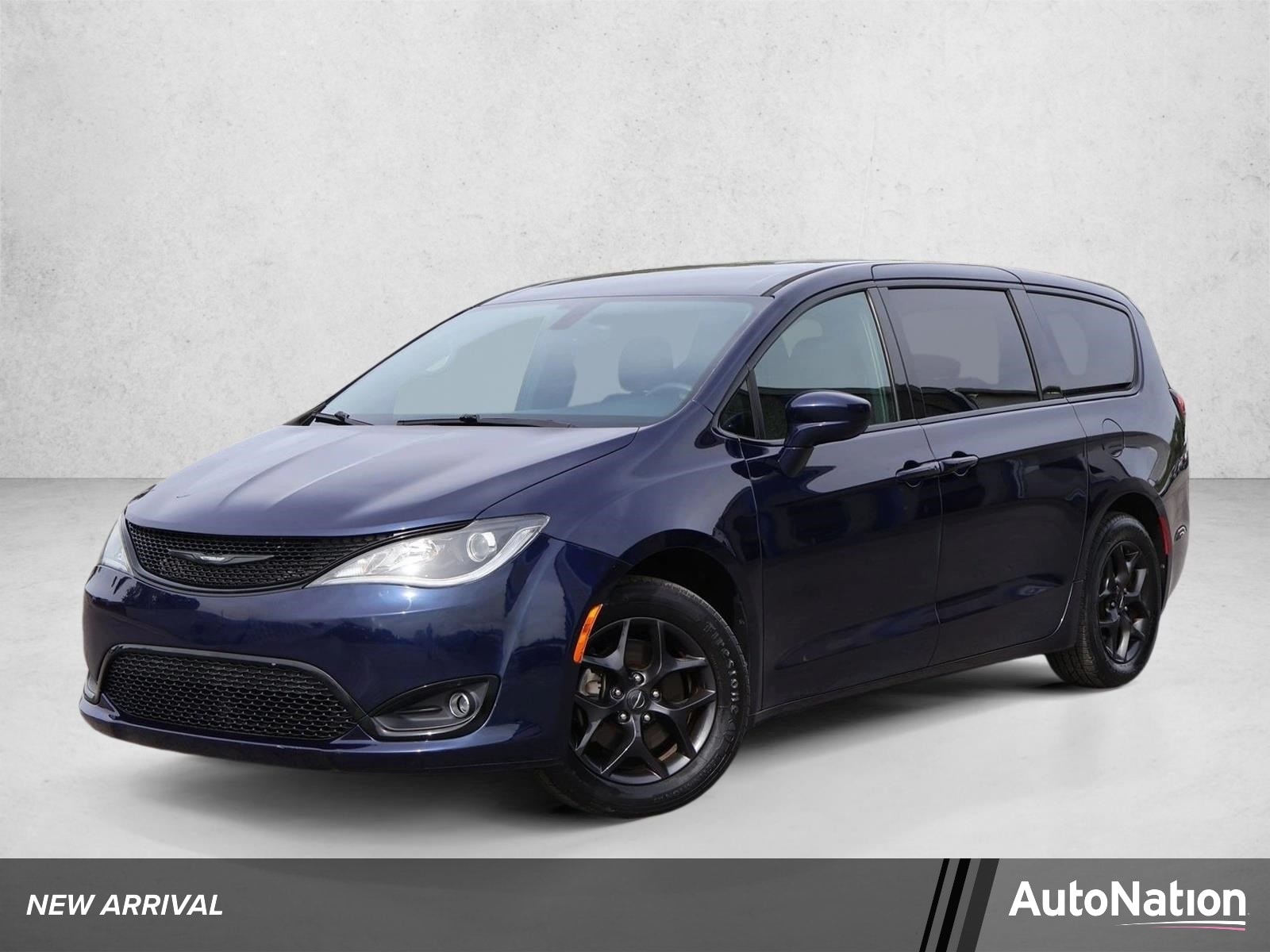 2019 Chrysler Pacifica Touring Plus's photo