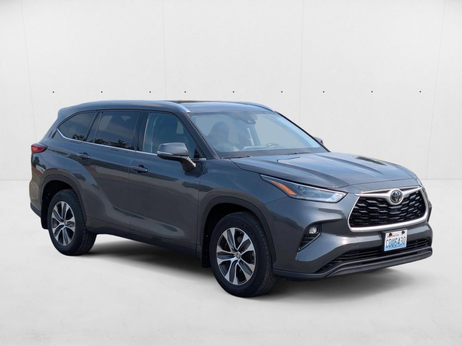 2021 Toyota Highlander XLE photo 3