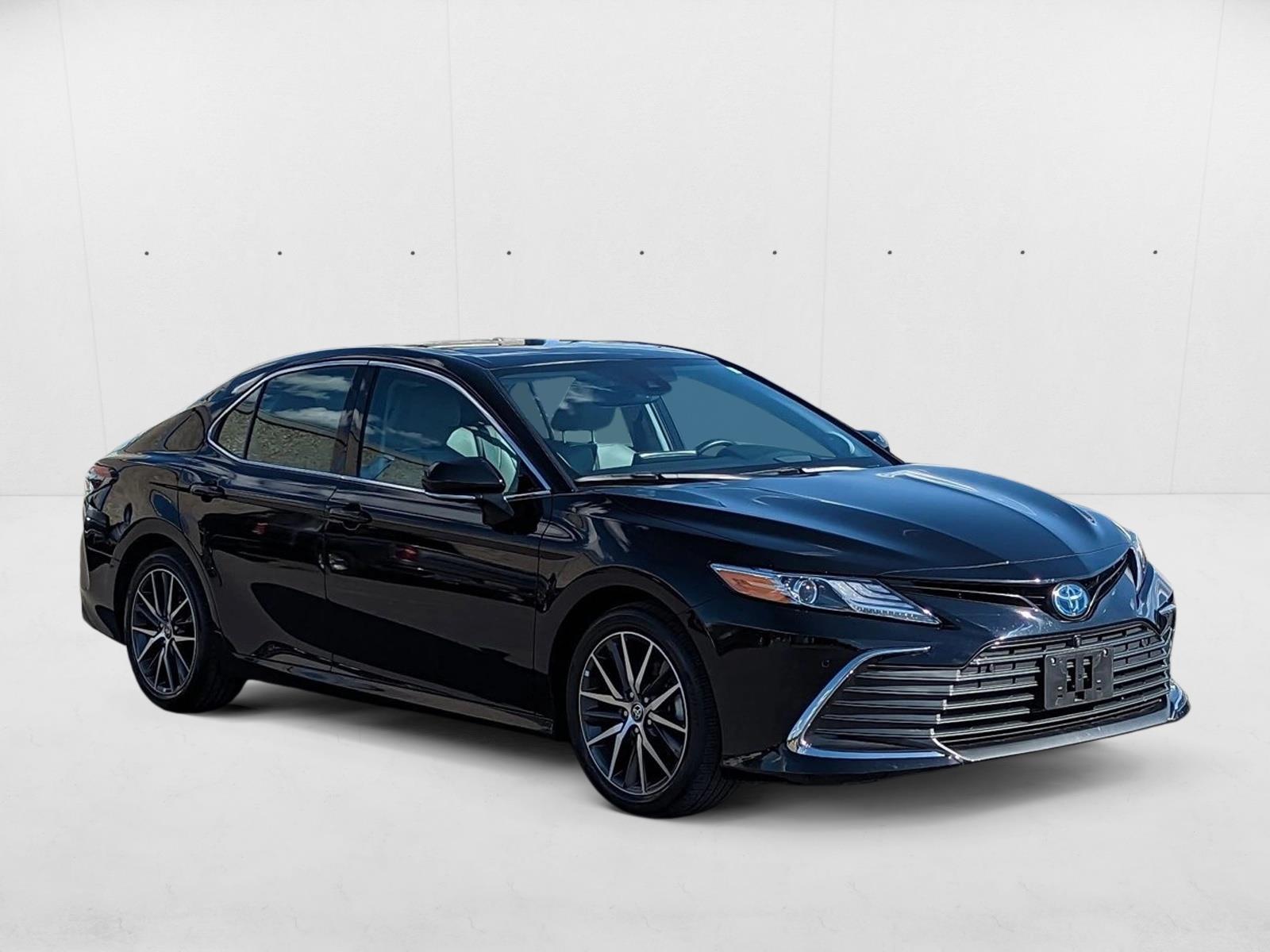 2023 Toyota Camry Hybrid XLE photo 3