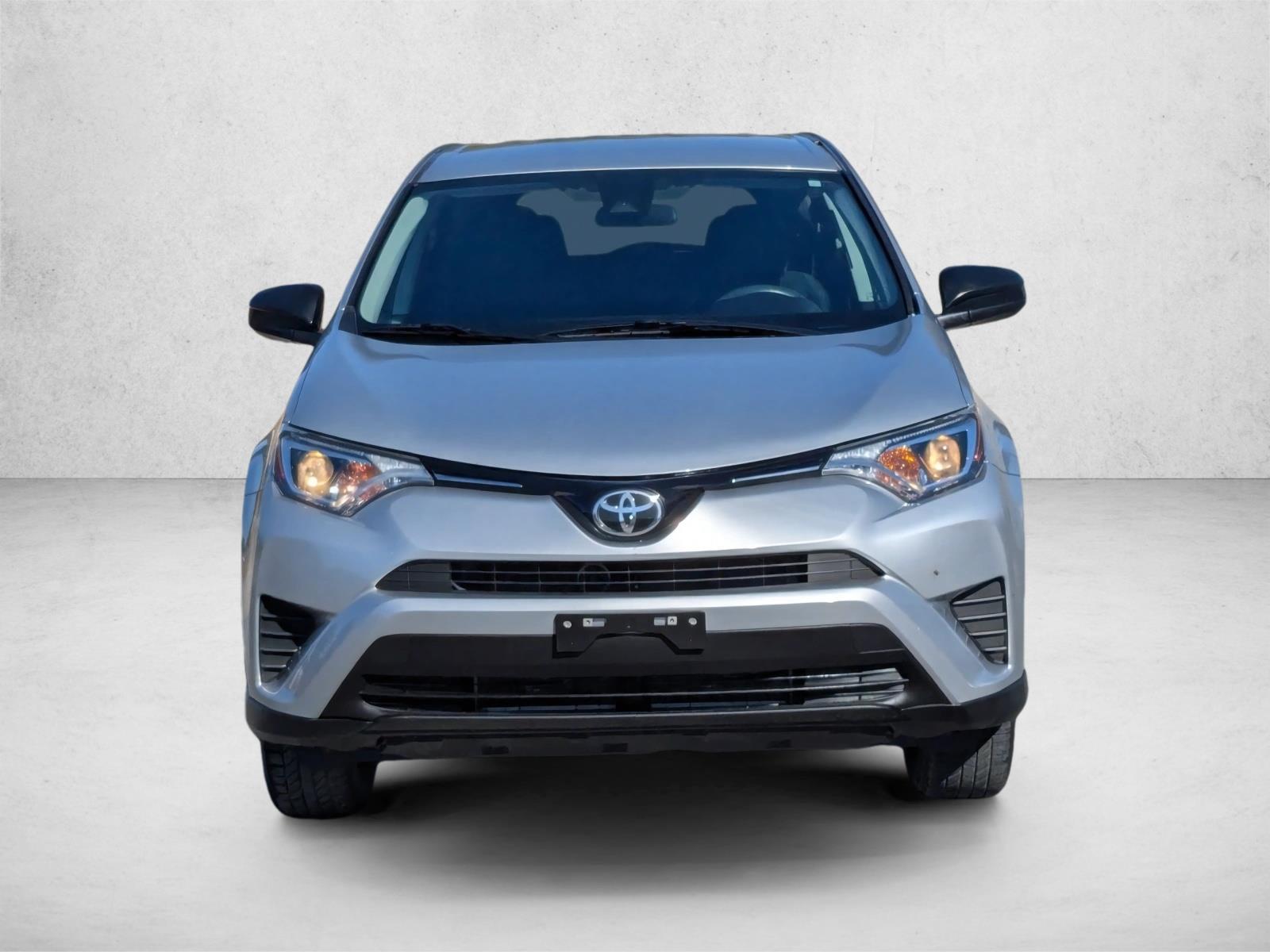 2017 Toyota RAV4 LE photo 2