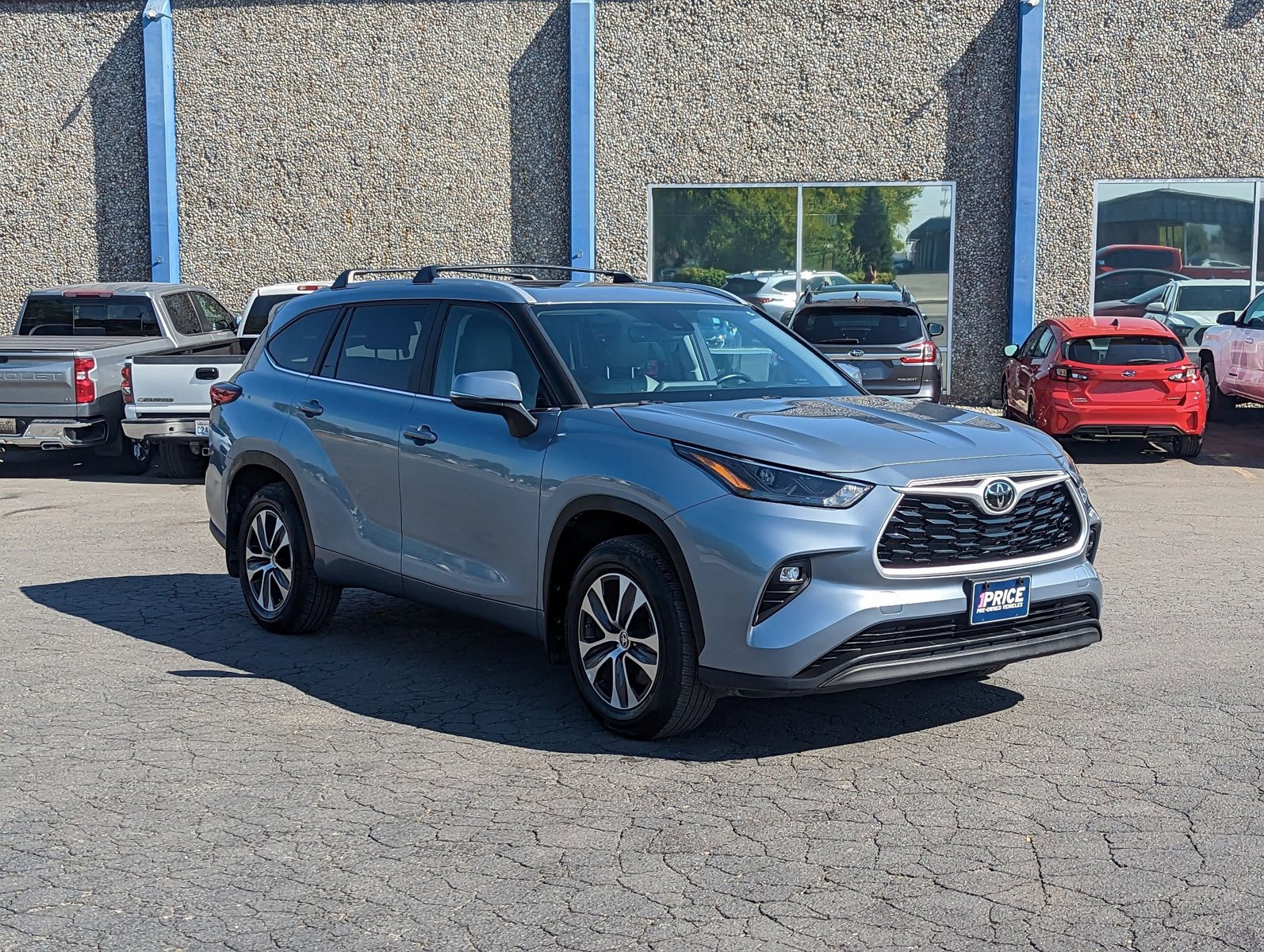 2023 Toyota Highlander XLE photo 3