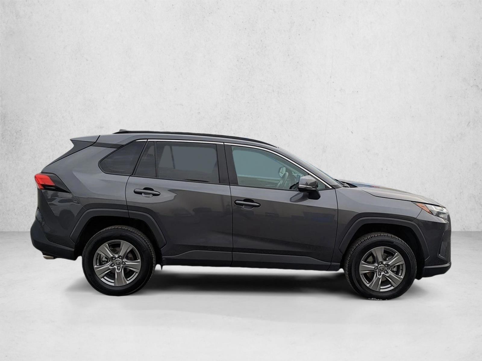 2024 Toyota RAV4 XLE photo 4