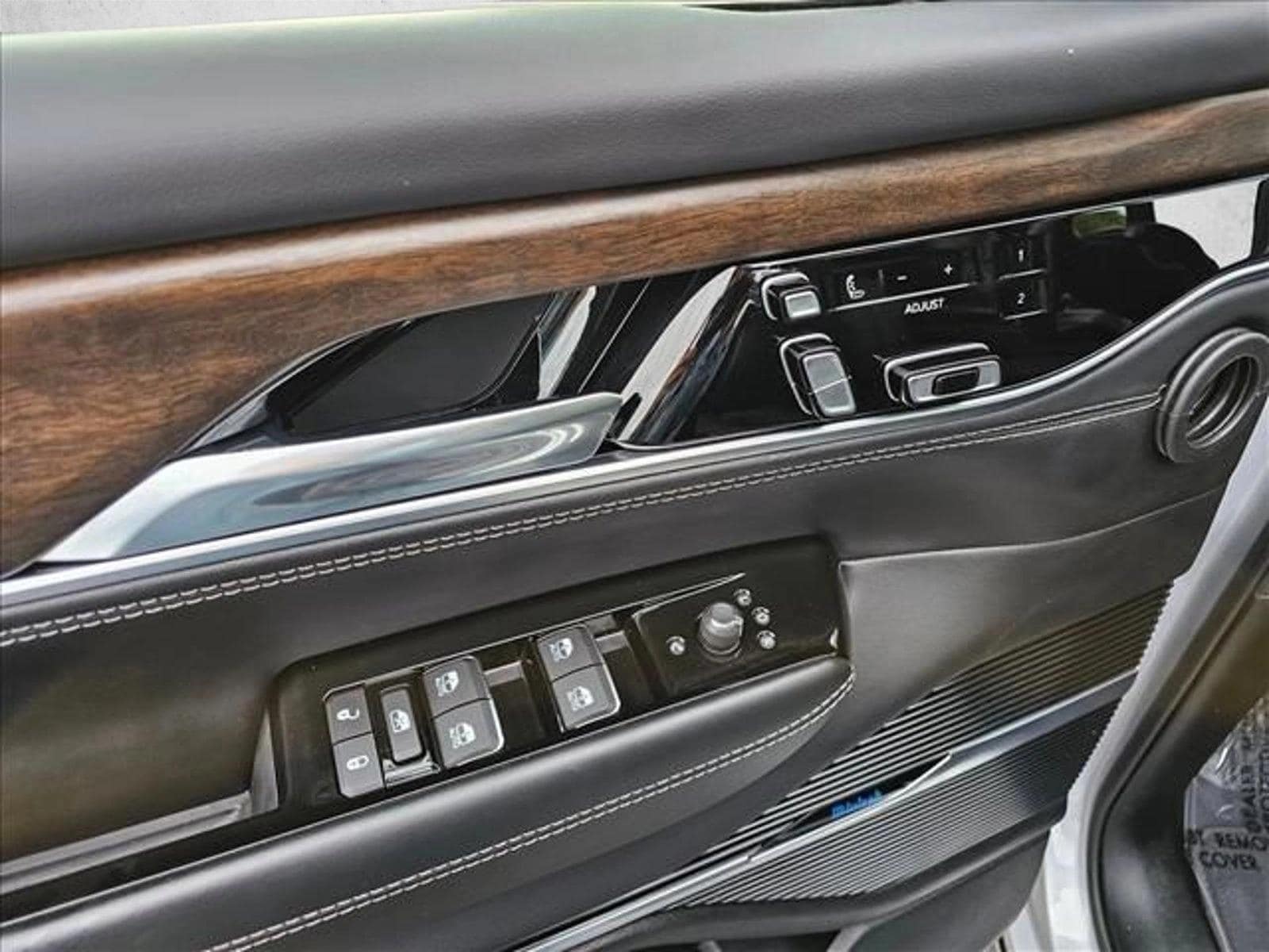 2023 Jeep Grand Wagoneer Series I - Photo 18