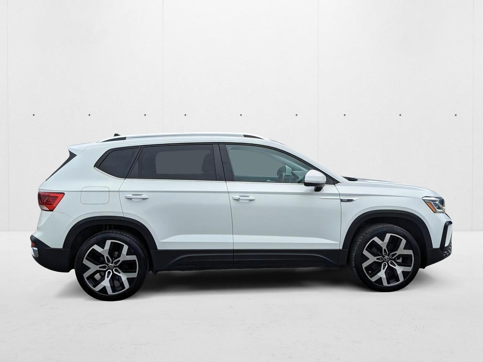2022 Volkswagen Taos SEL photo 4