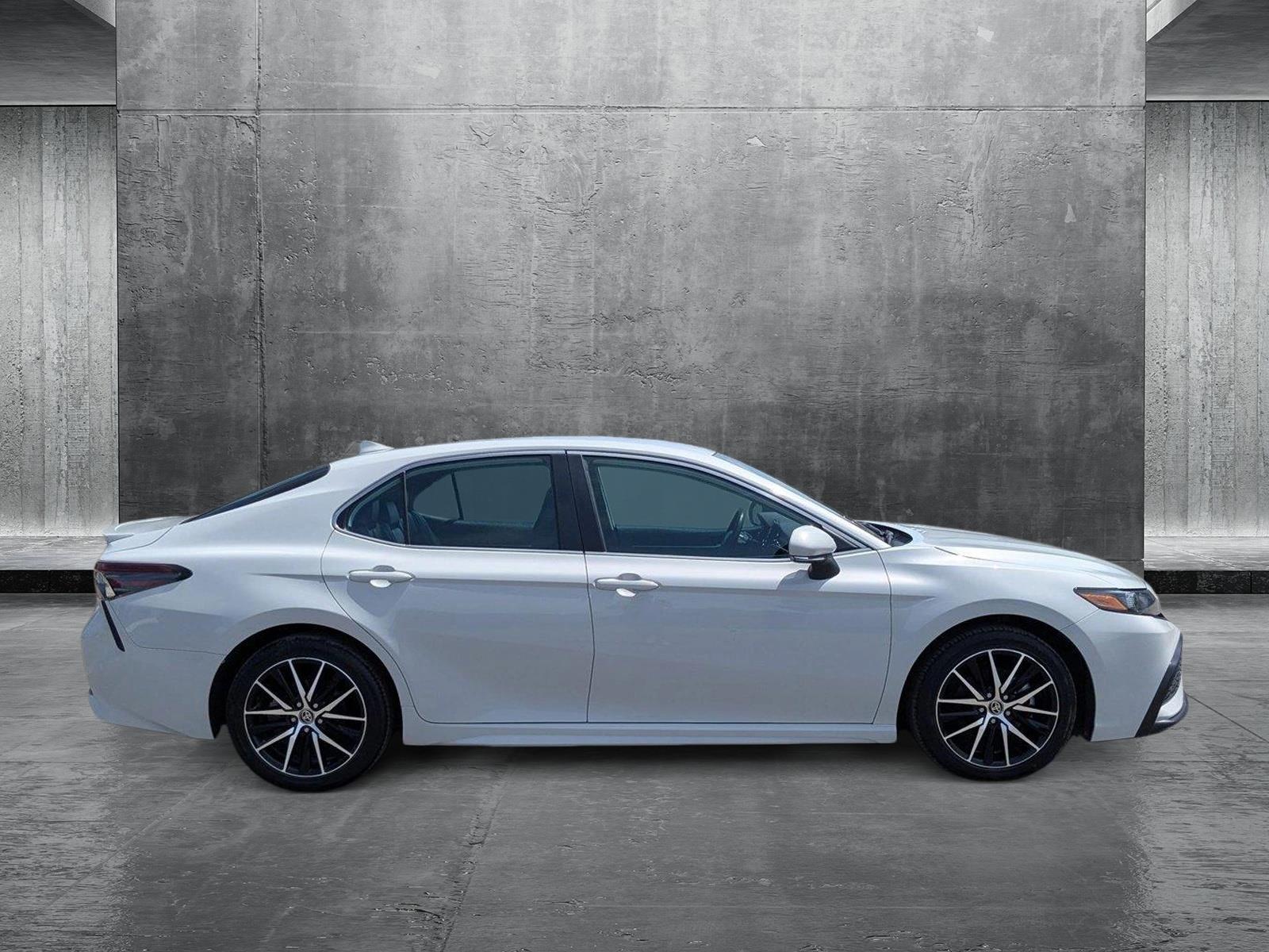 2023 Toyota Camry SE photo 4