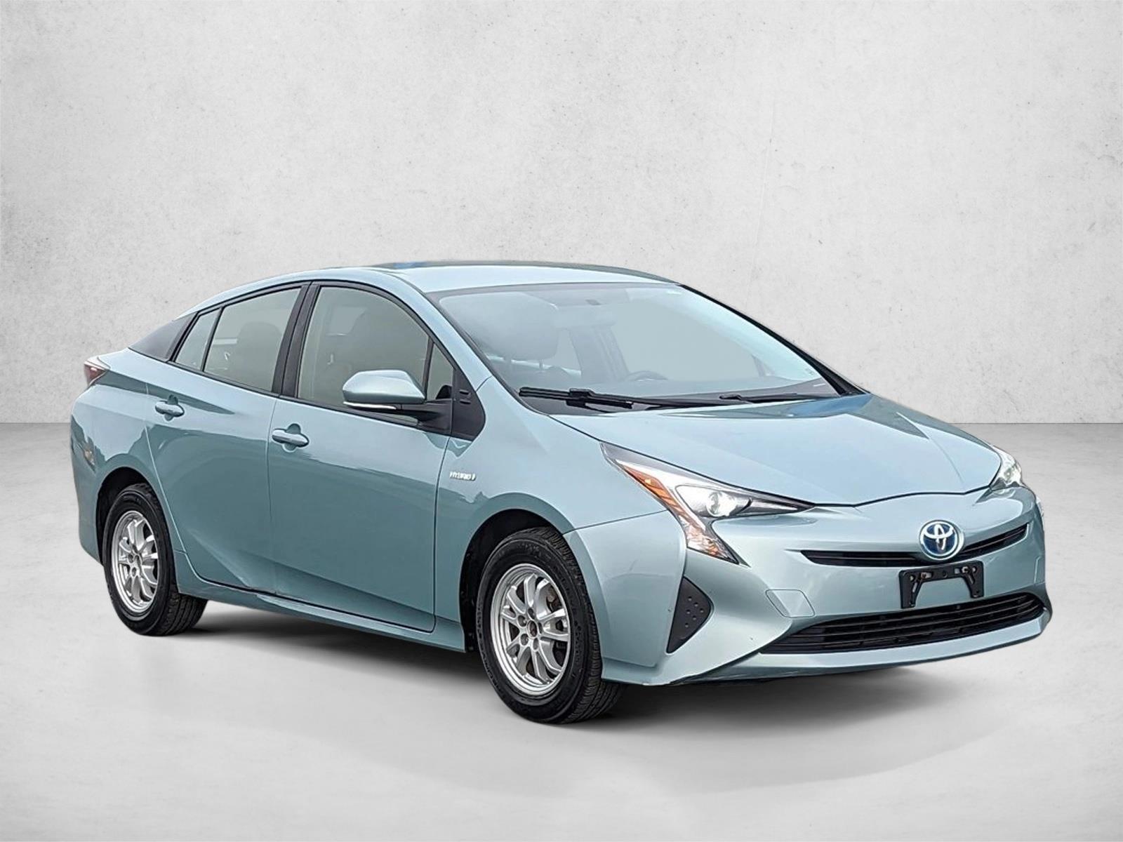 2016 Toyota Prius Two photo 3