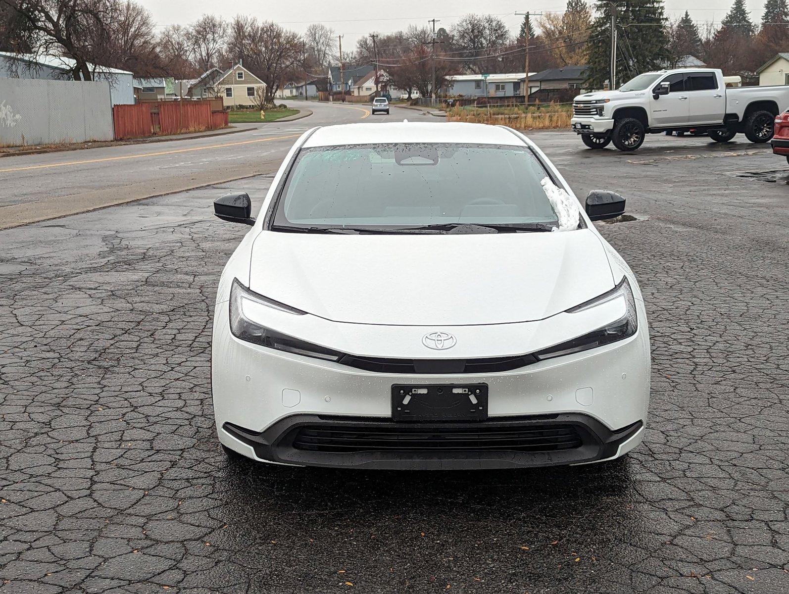 2023 Toyota Prius LE photo 2