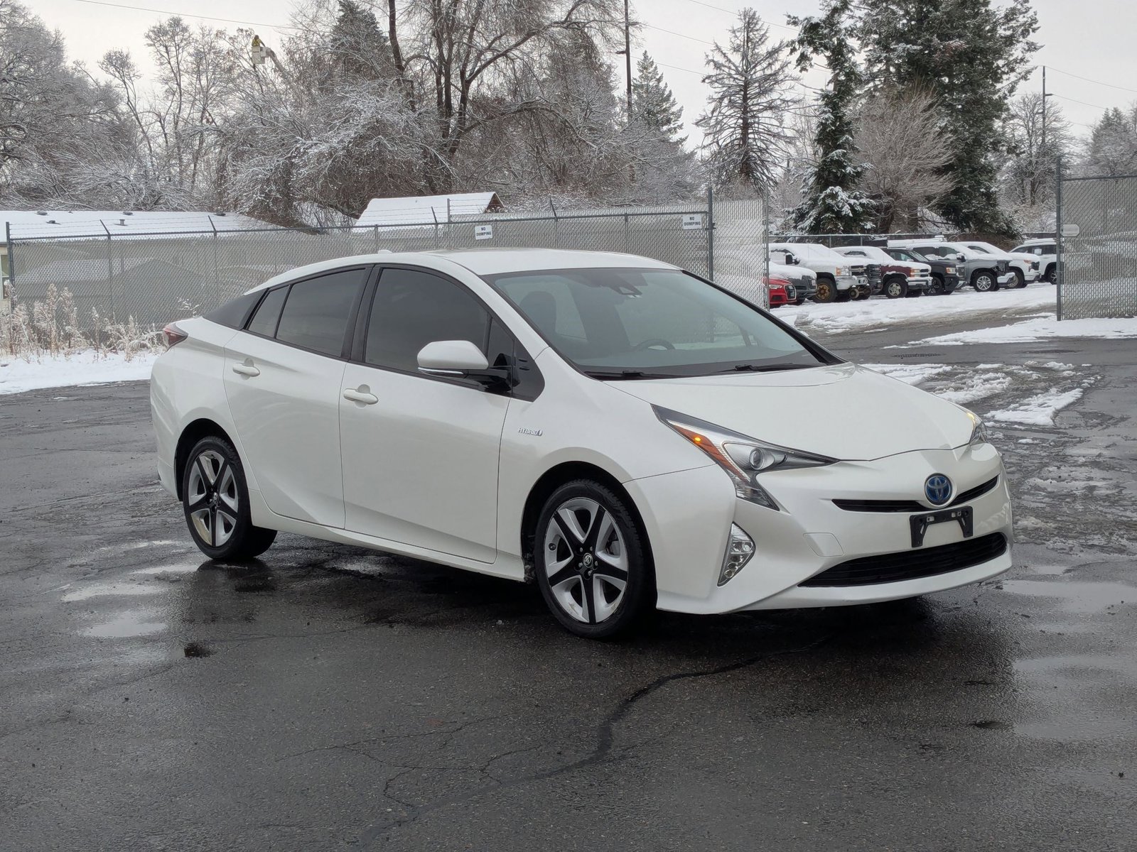 2016 Toyota Prius Three Touring photo 3