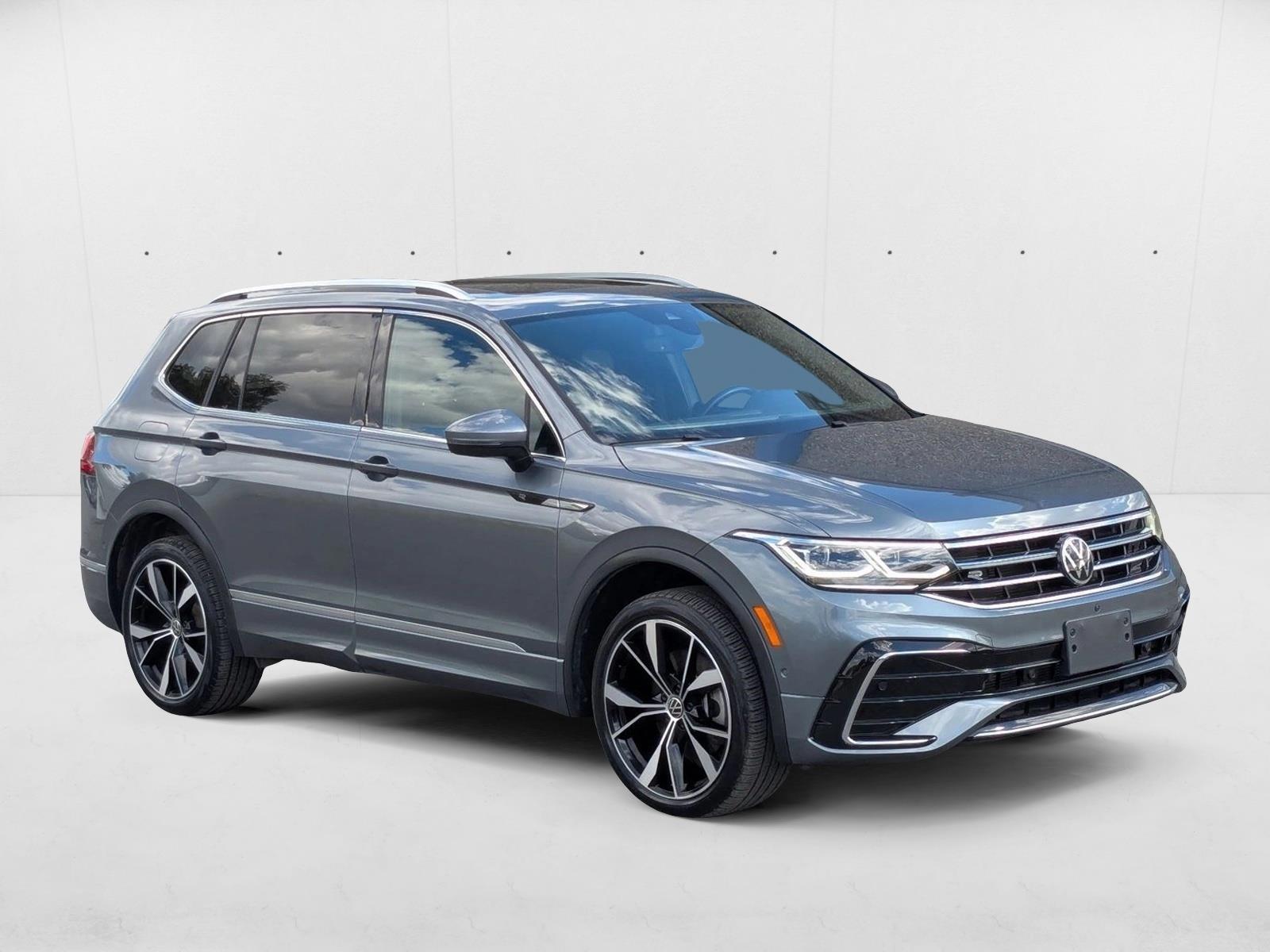 2022 Volkswagen Tiguan SEL Premium R-Line photo 2