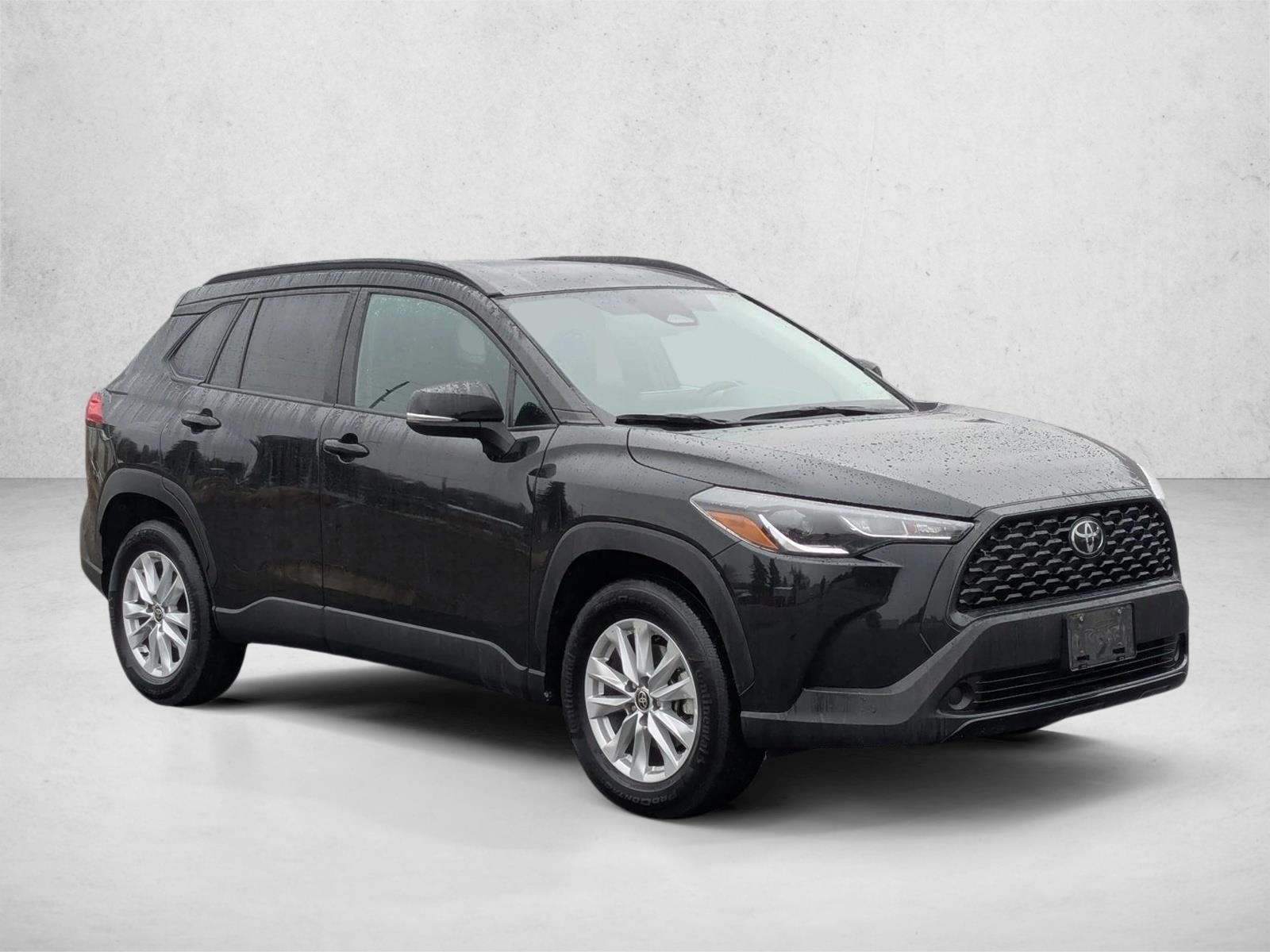 2024 Toyota Corolla Cross LE photo 2