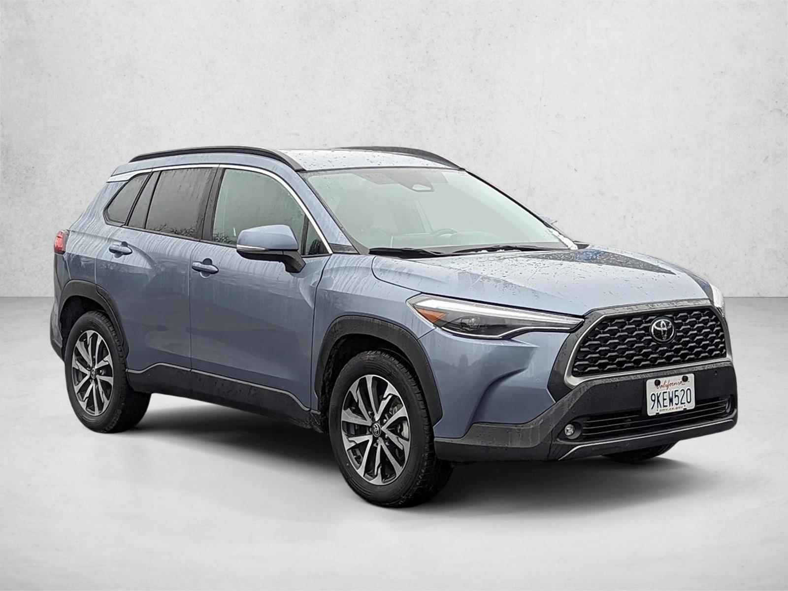 2024 Toyota Corolla Cross XLE photo 3