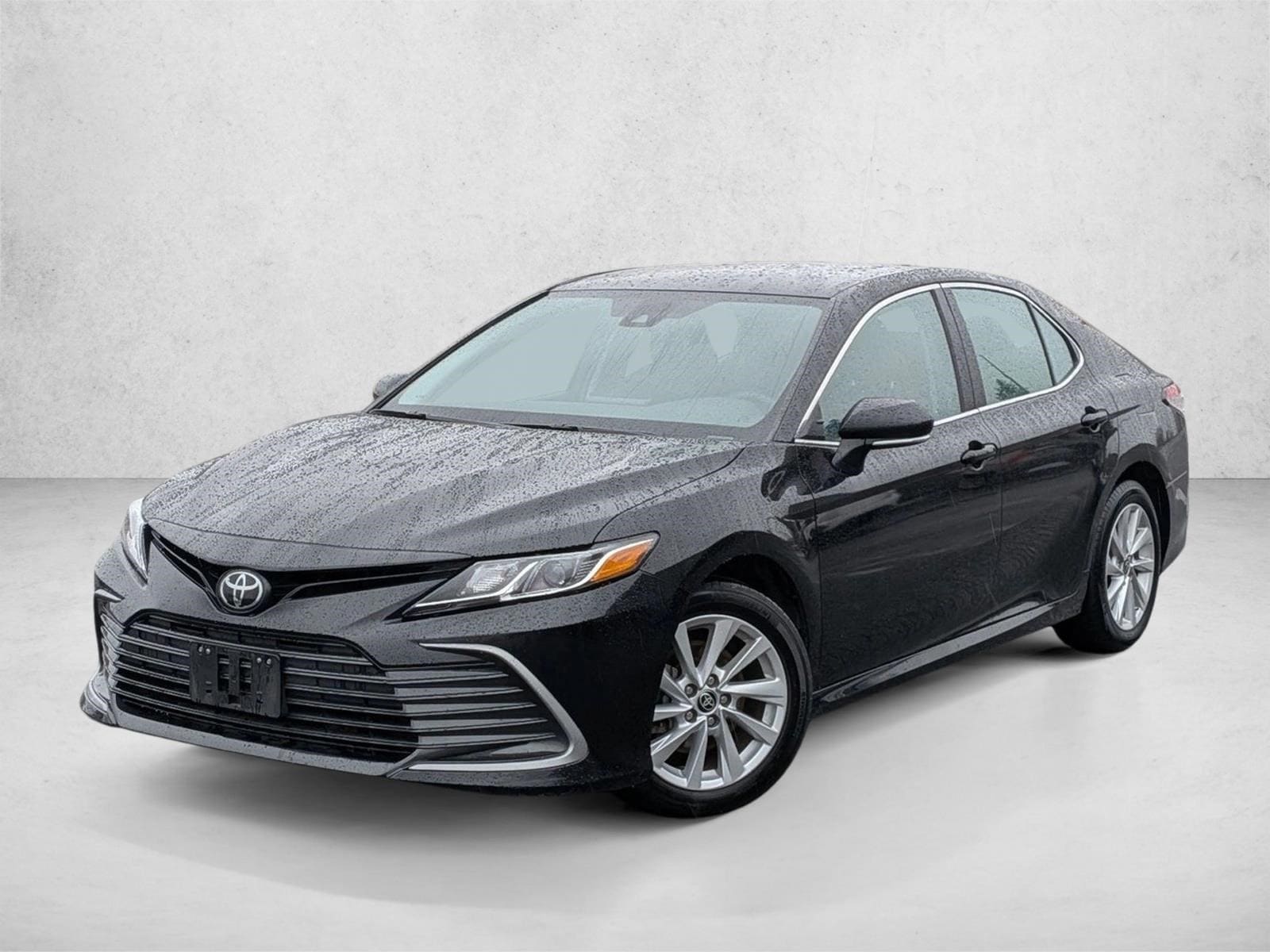 2024 Toyota Camry LE's photo
