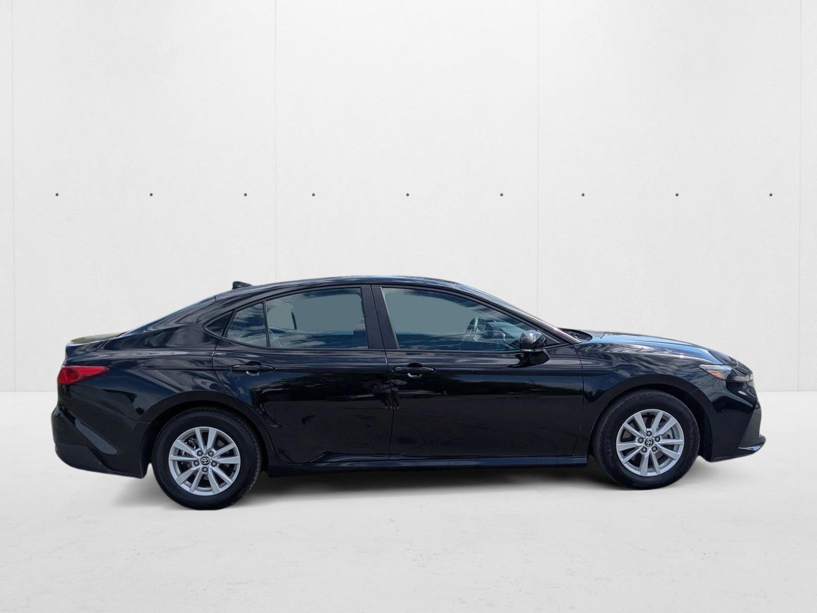 2025 Toyota Camry LE photo 4