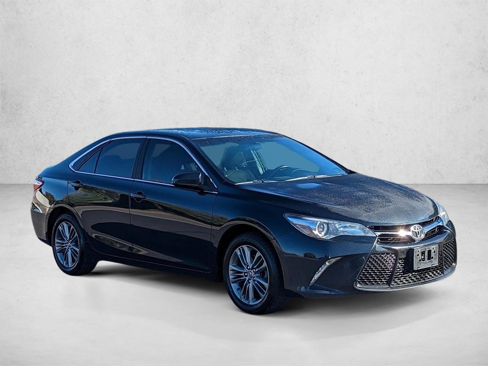 2015 Toyota Camry SE photo 3