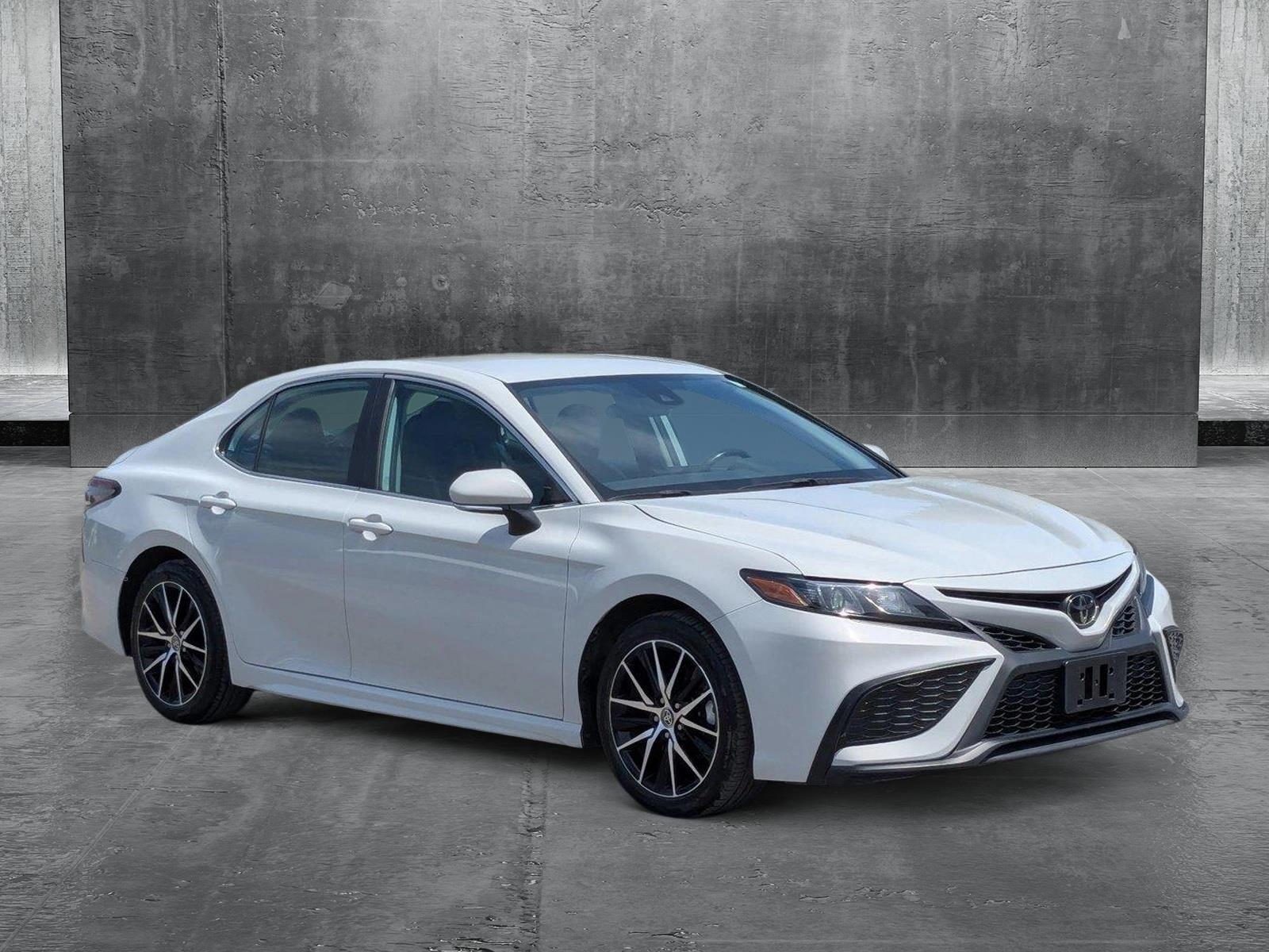 2023 Toyota Camry SE photo 3