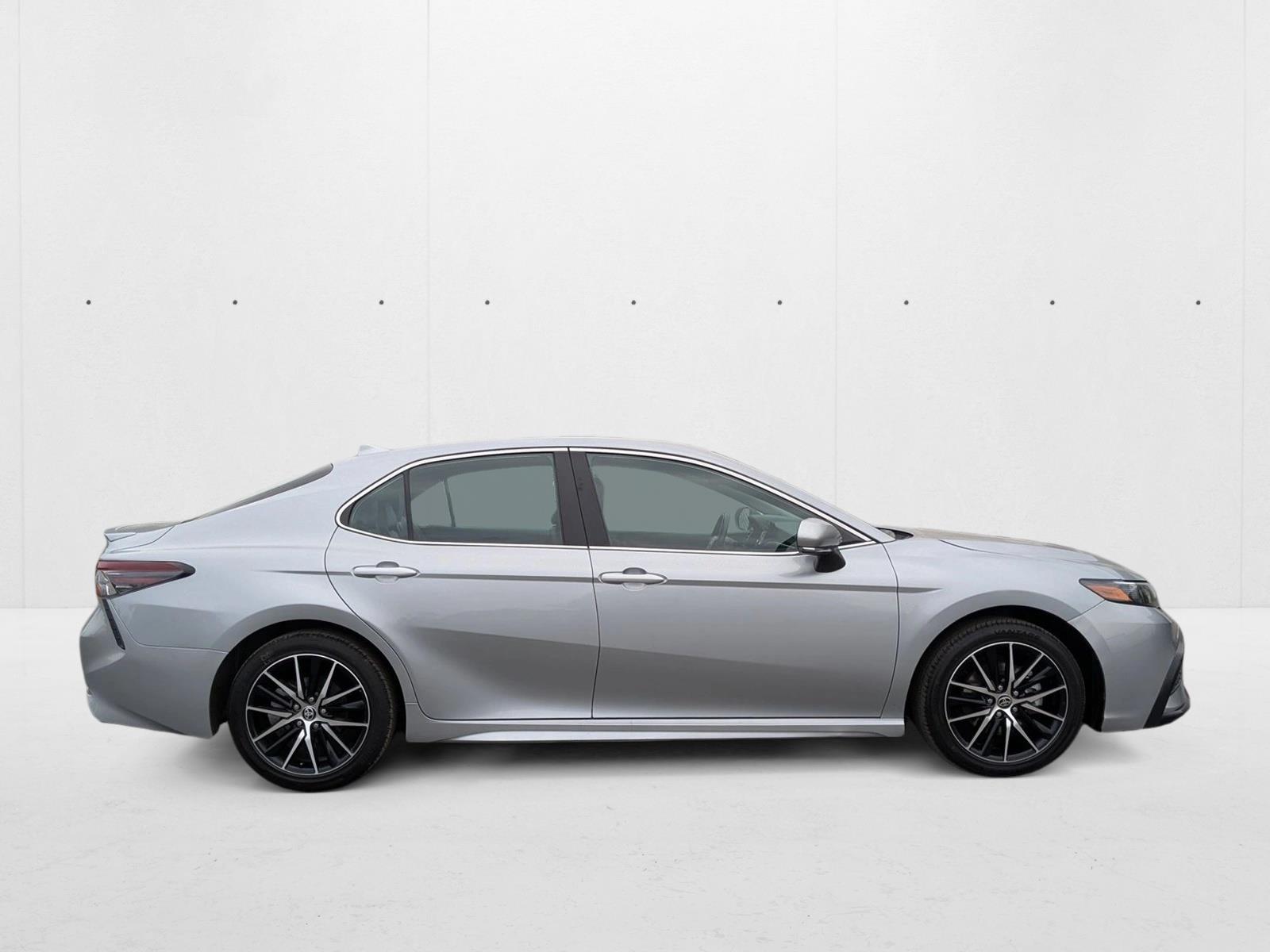 2023 Toyota Camry SE photo 4