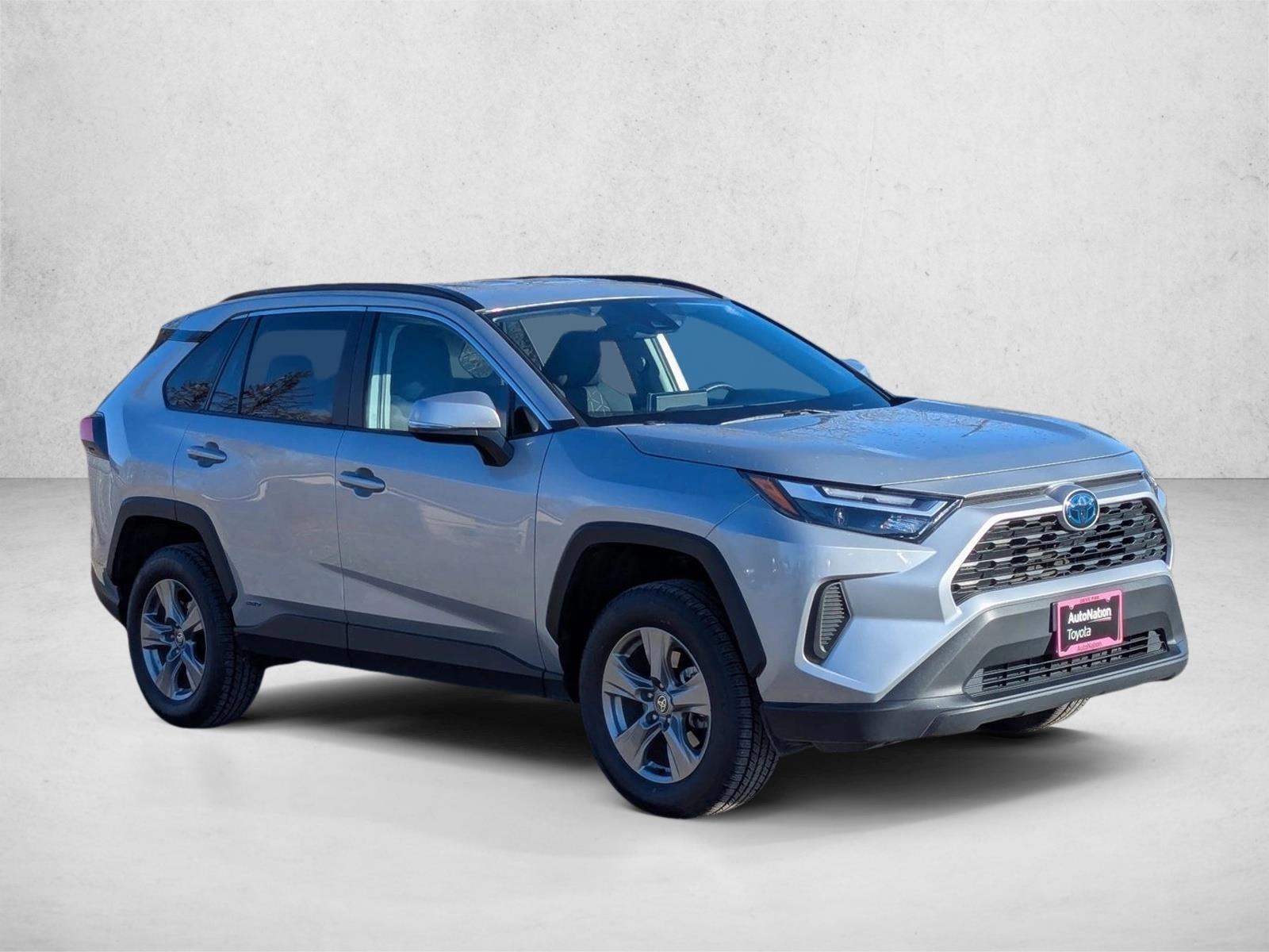 2024 Toyota RAV4 Hybrid XLE photo 3