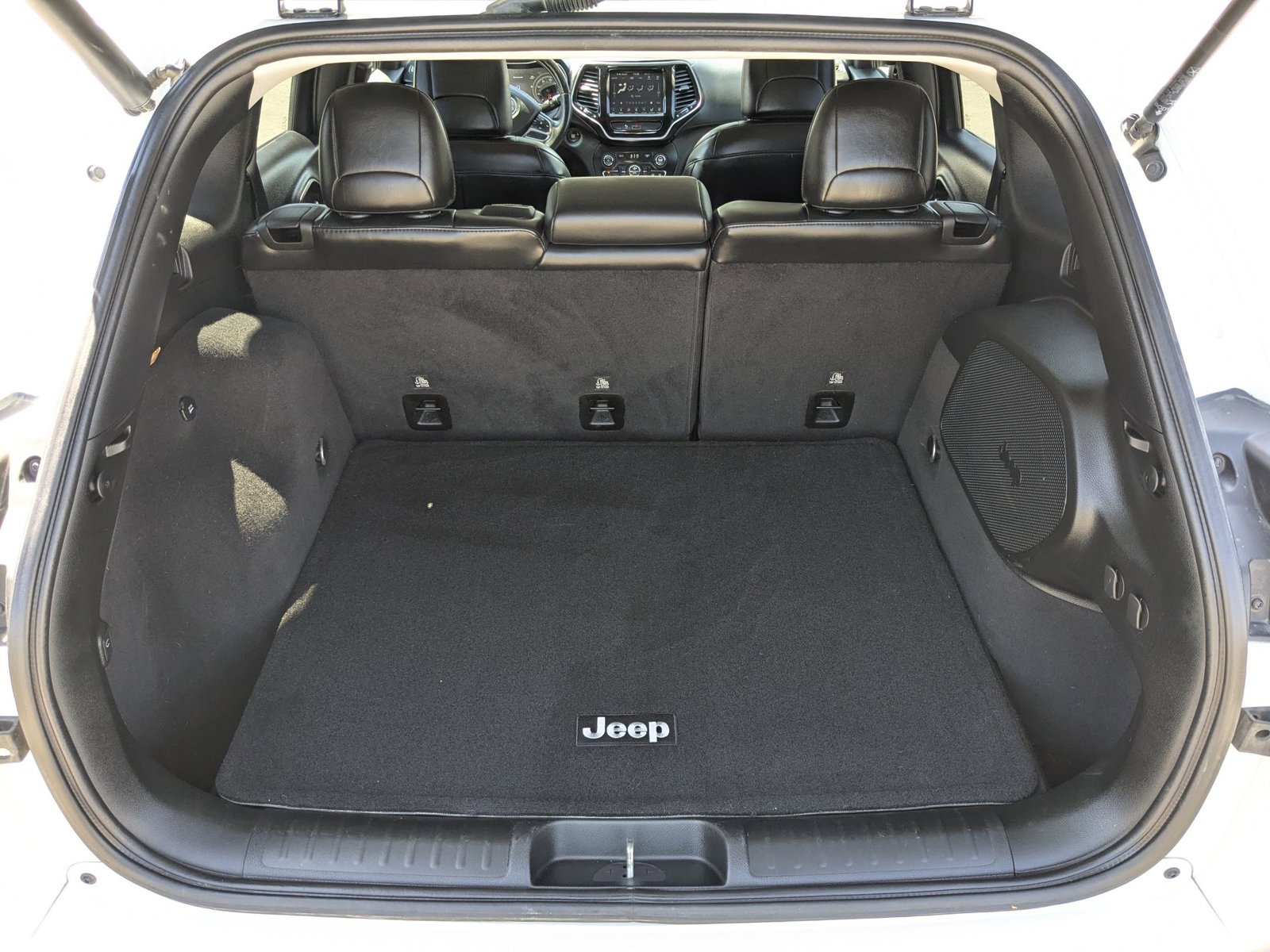 2019 Jeep Cherokee Overland photo 2