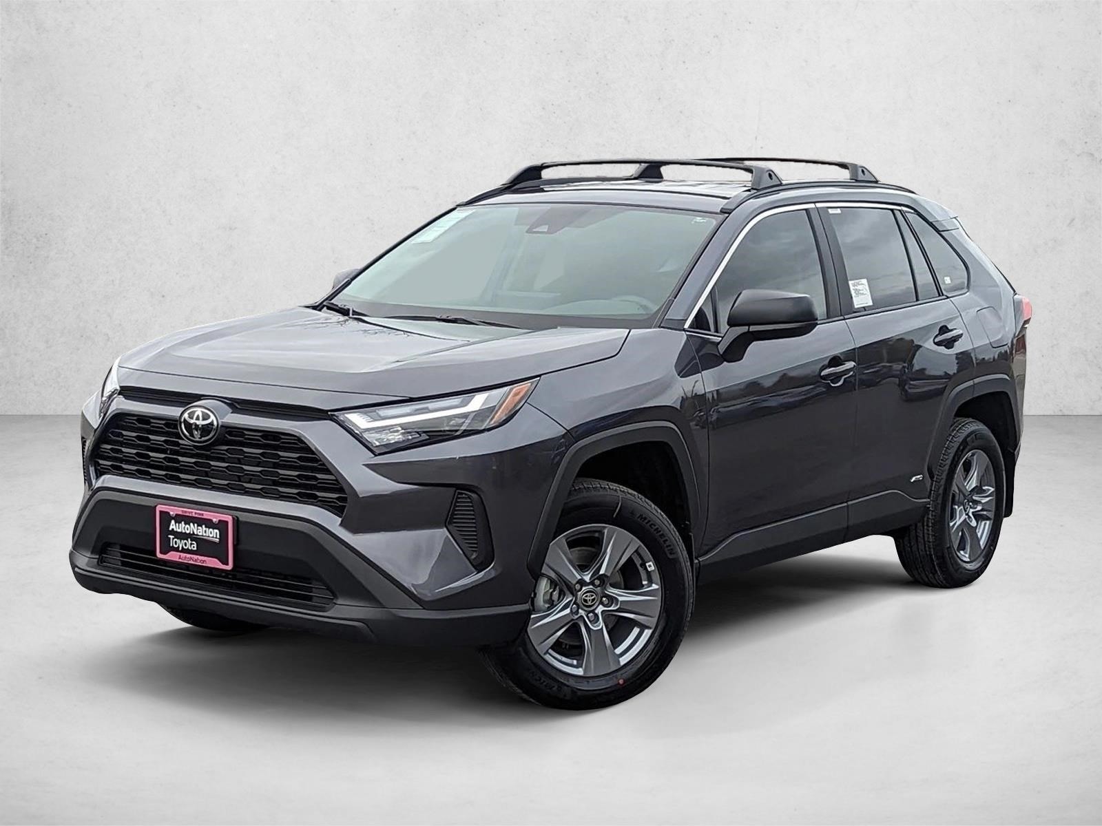 2025 Toyota RAV4 LE's photo
