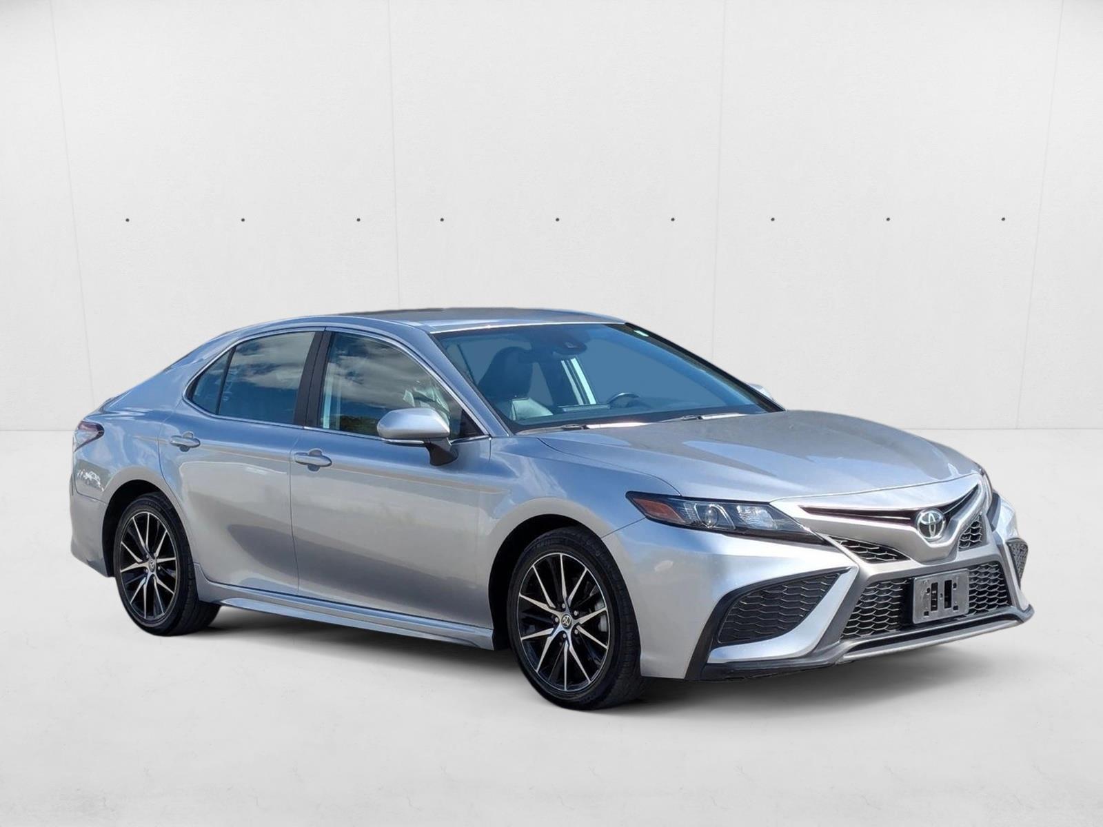 2023 Toyota Camry SE photo 3