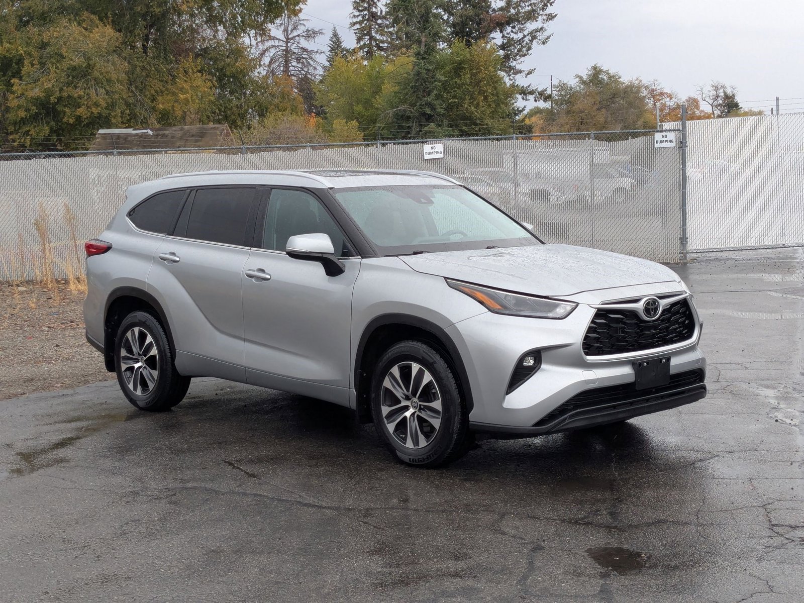 2023 Toyota Highlander XLE photo 3