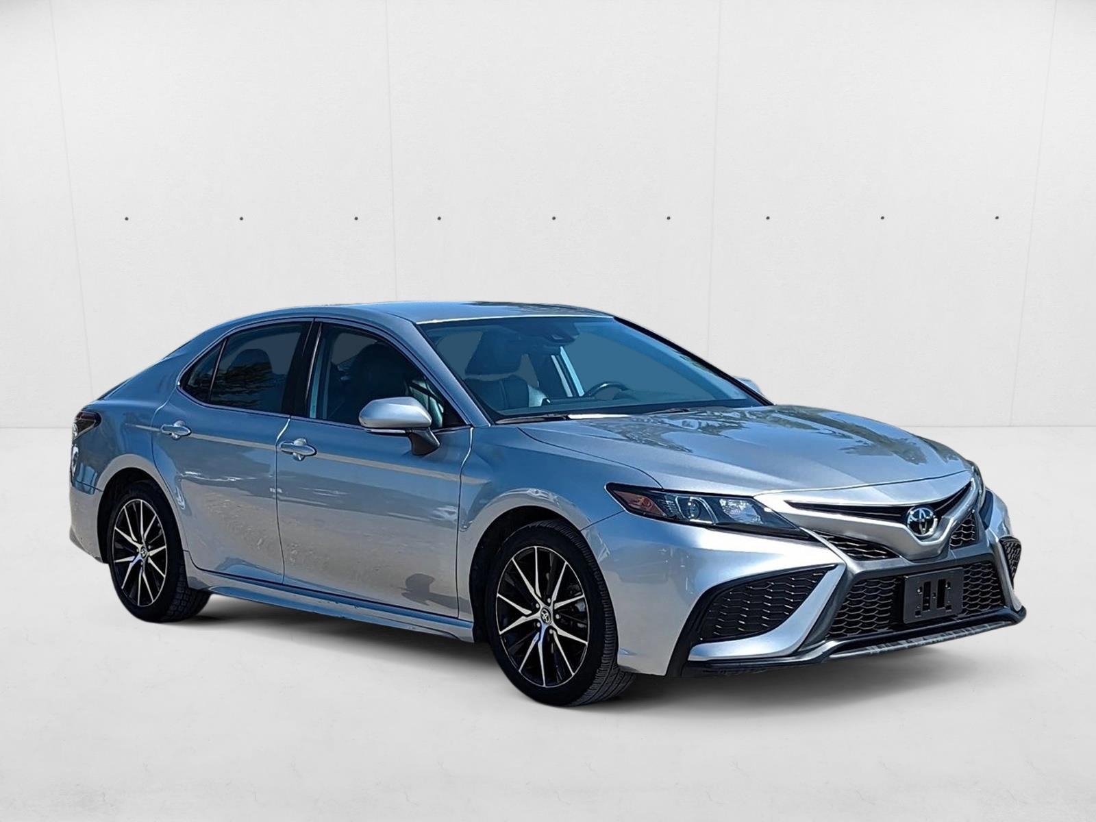 2022 Toyota Camry SE photo 3