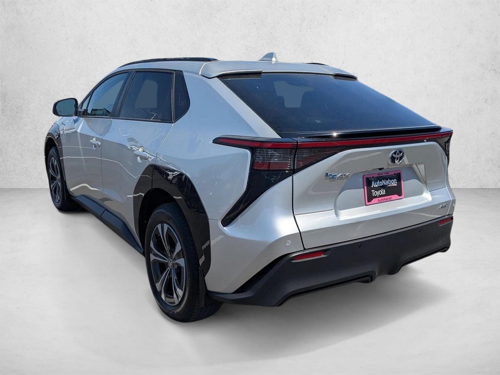 2023 Toyota bZ4X XLE - Photo 9
