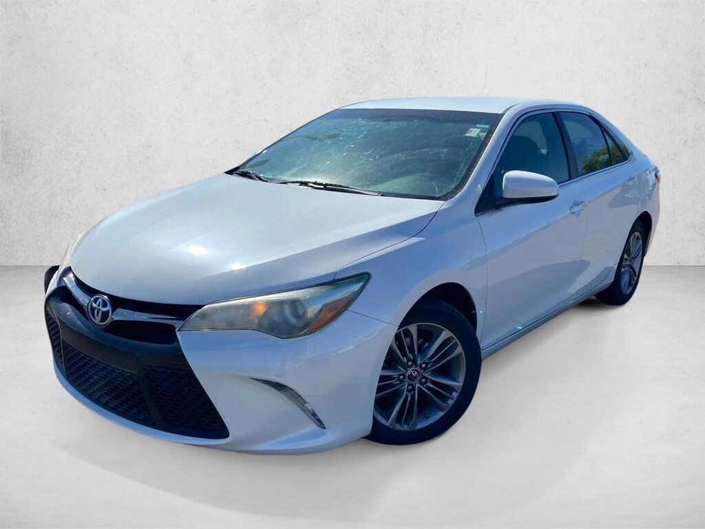 Used 2016 Toyota Camry SE Sedan
