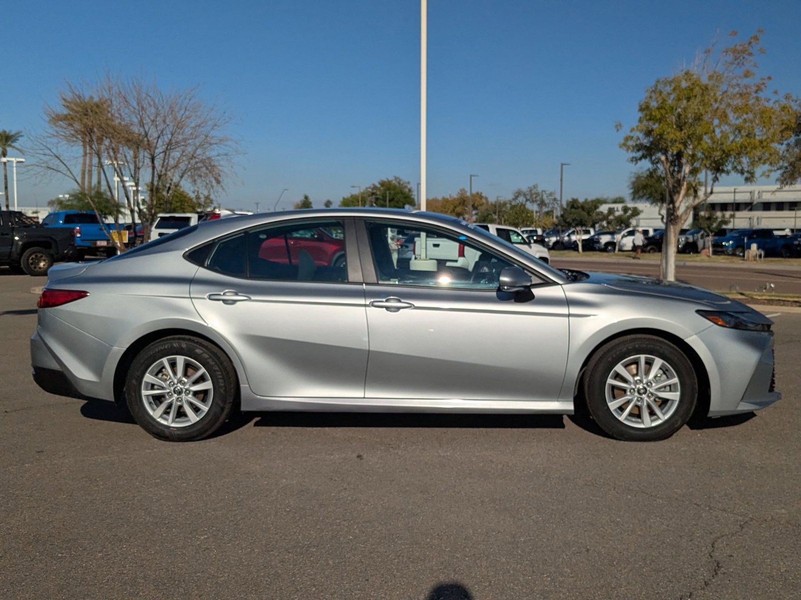 2025 Toyota Camry LE photo 4