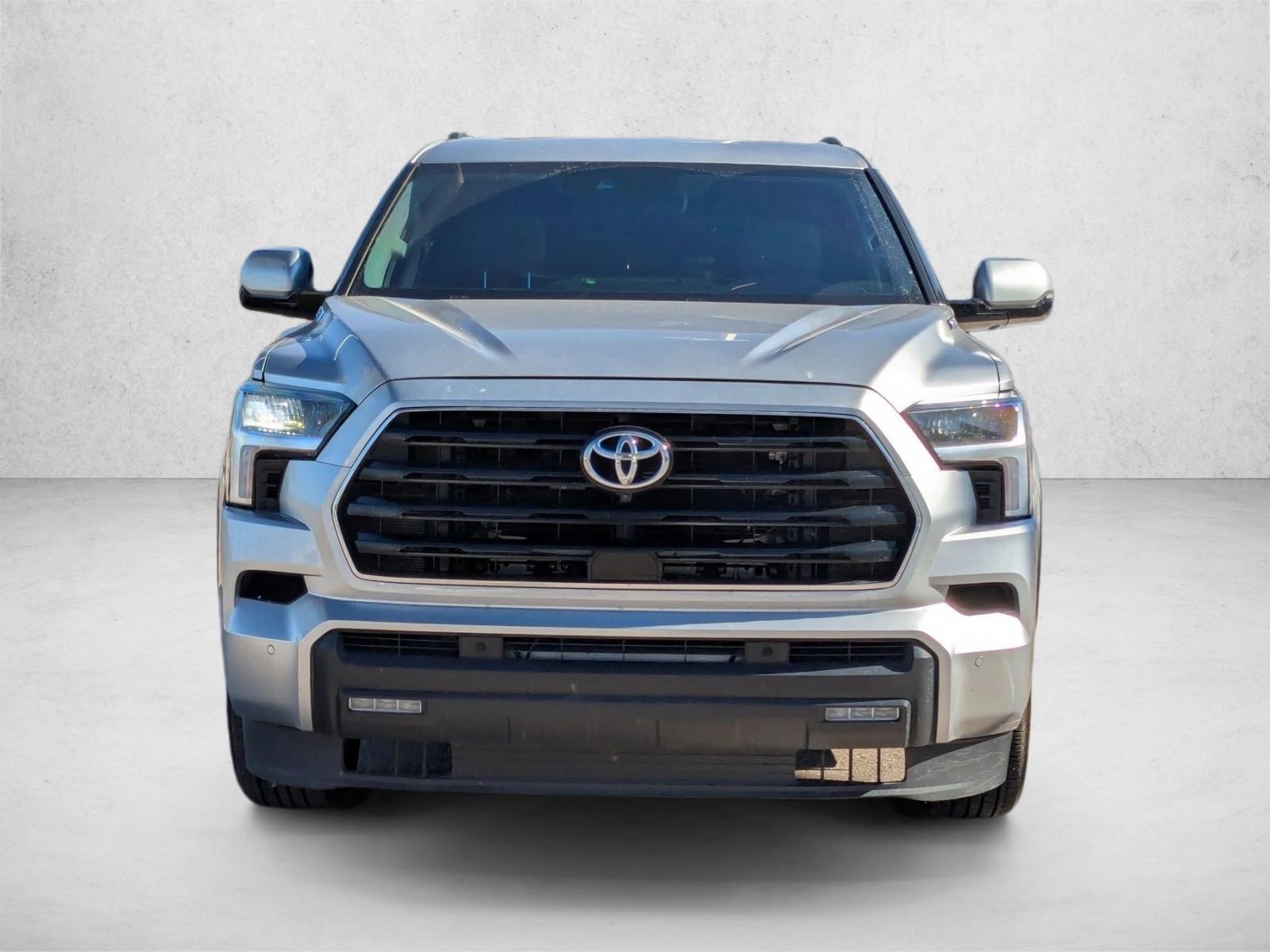 2023 Toyota Sequoia SR5 photo 2