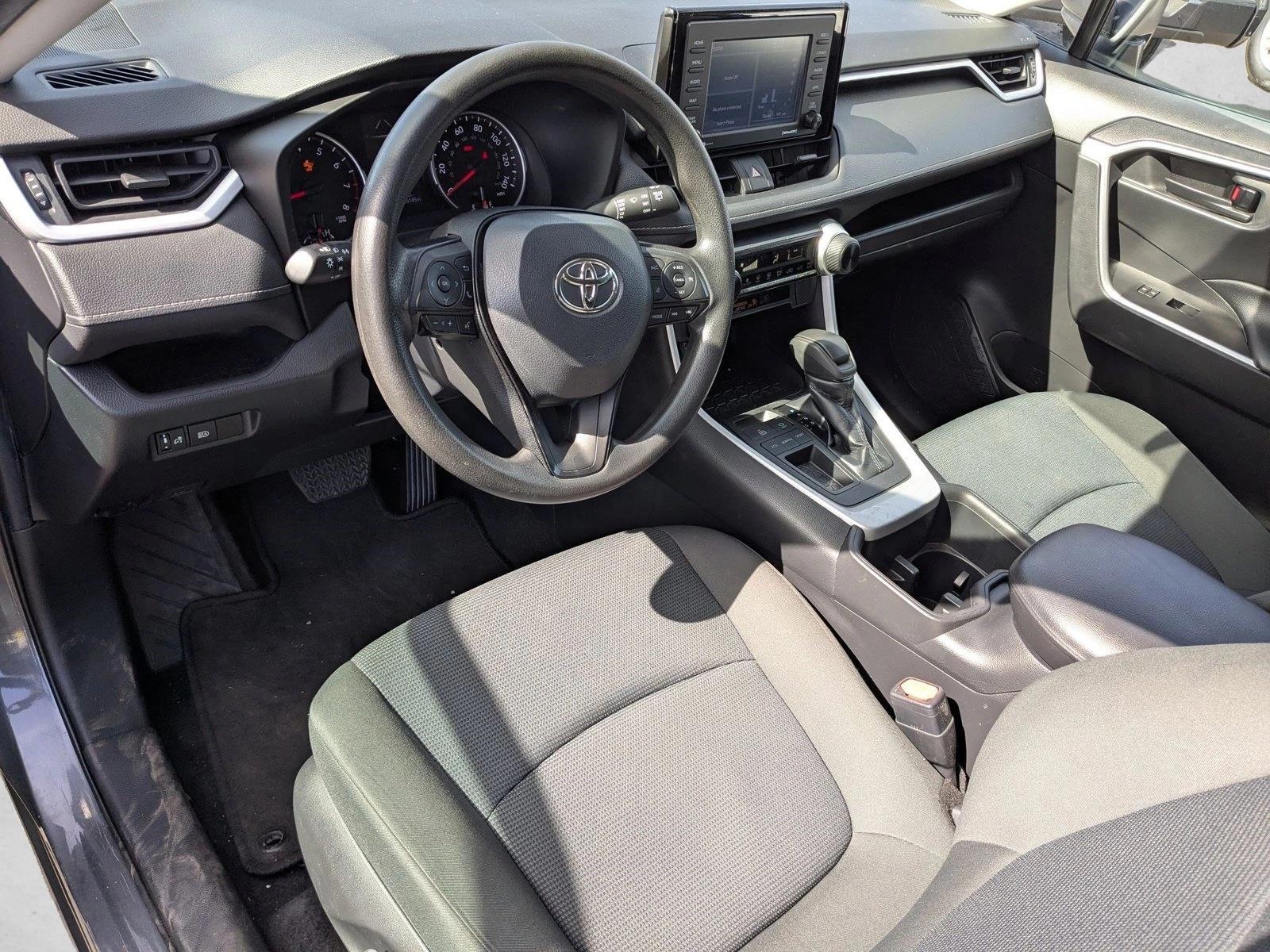 2022 Toyota RAV4 LE - Photo 13