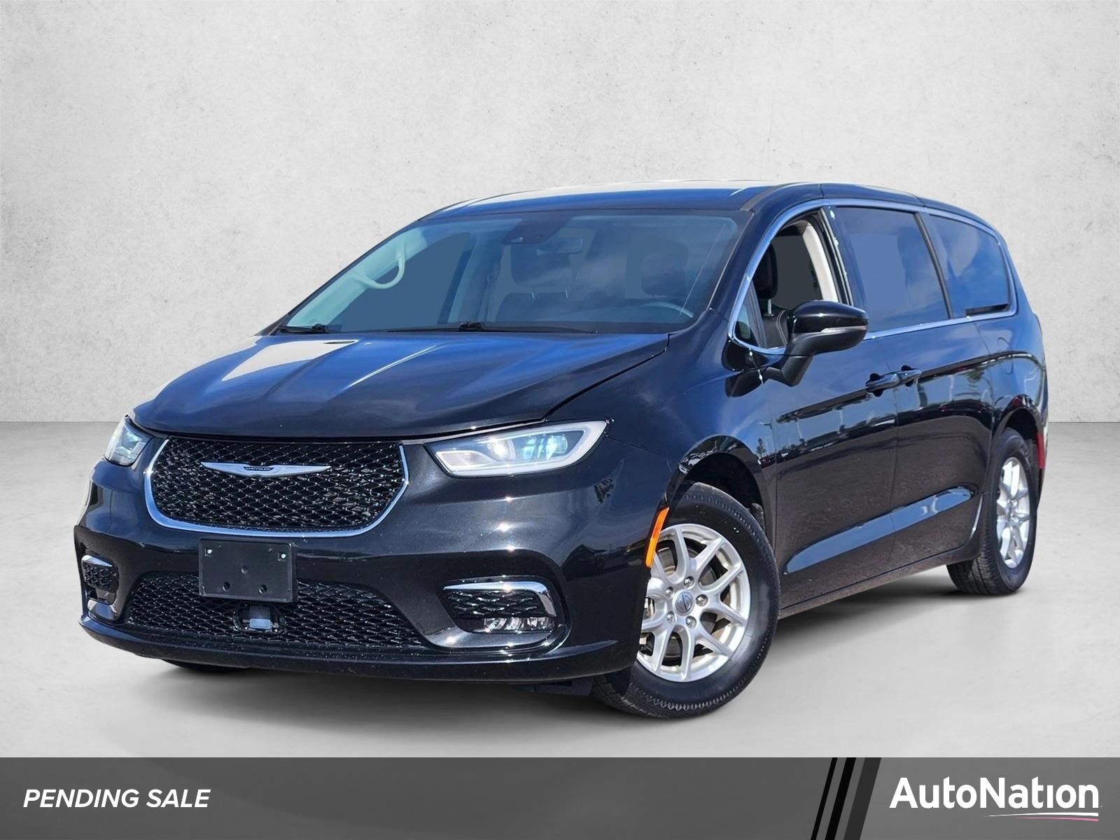 2023 Chrysler Pacifica Touring L's photo