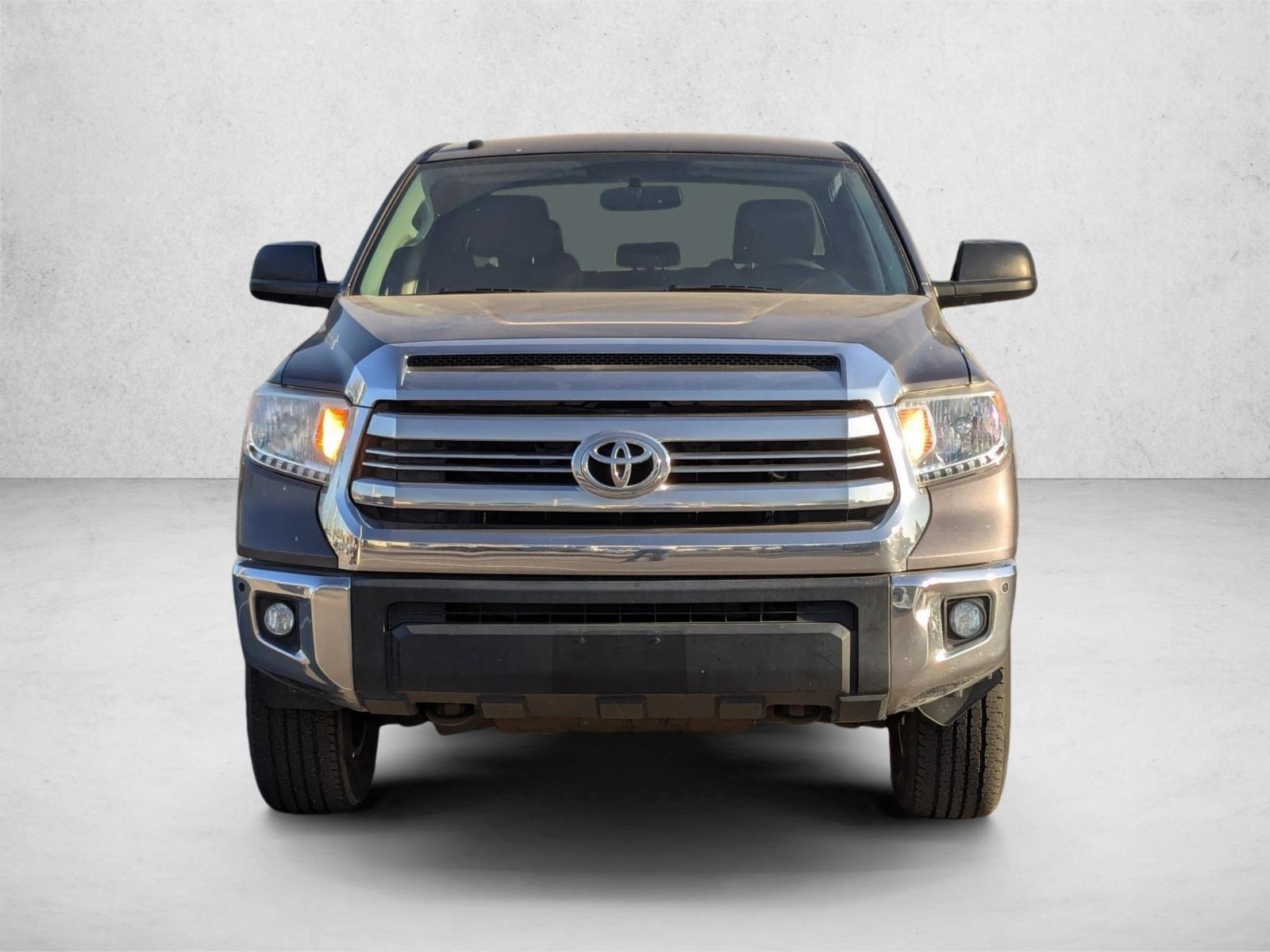 2017 Toyota Tundra SR5 photo 2