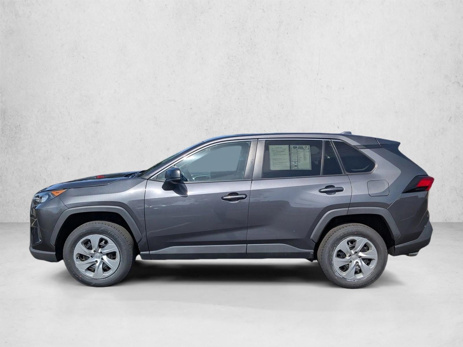 2022 Toyota RAV4 LE - Photo 10