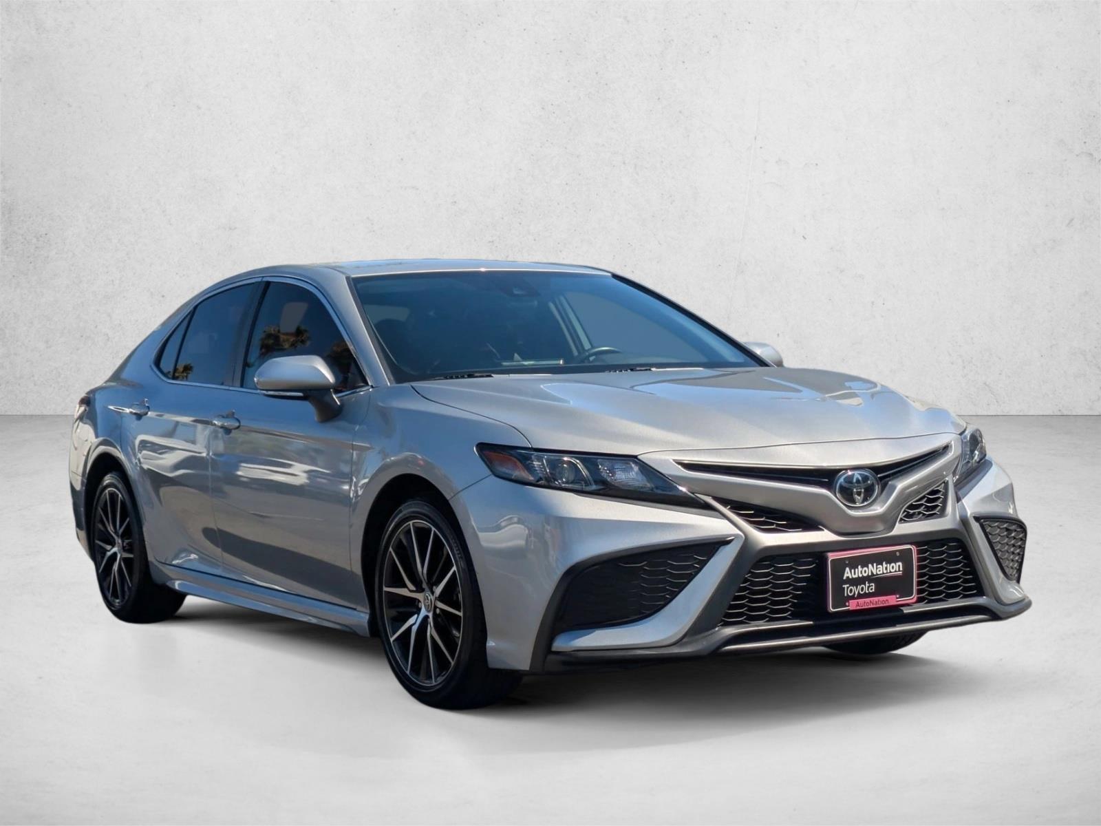 2023 Toyota Camry SE photo 3