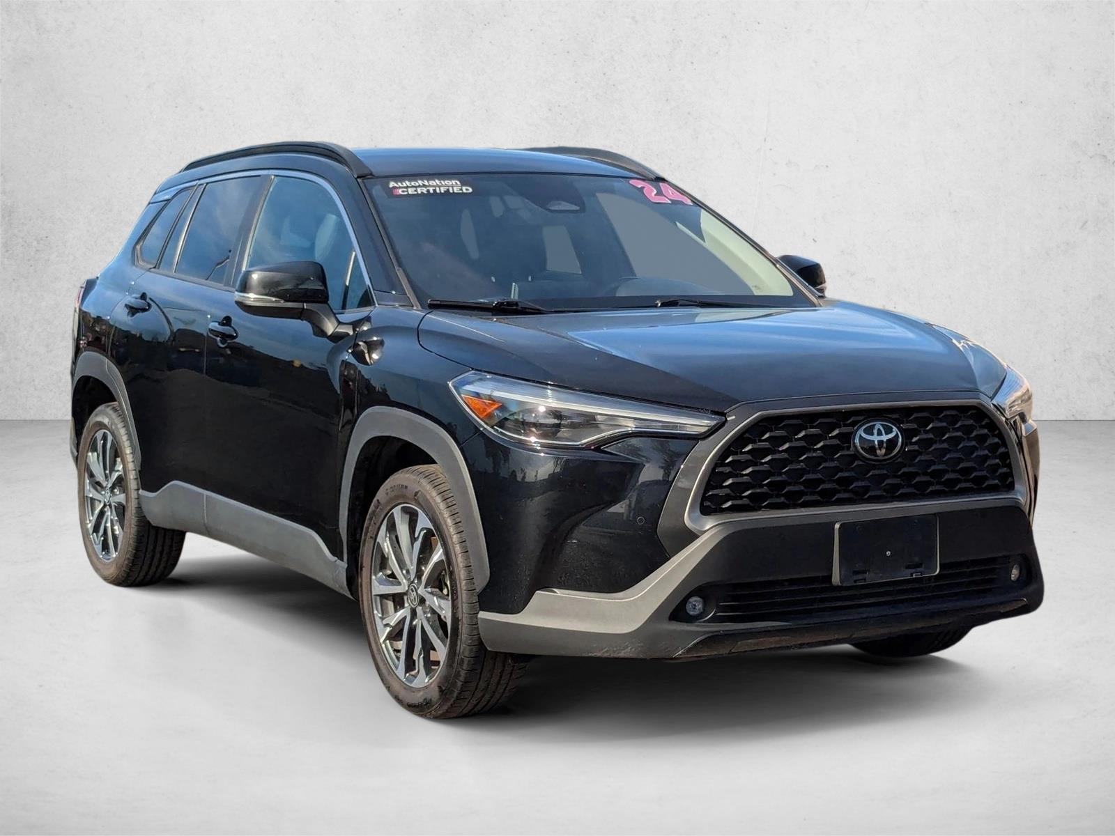 2024 Toyota Corolla Cross XLE photo 2