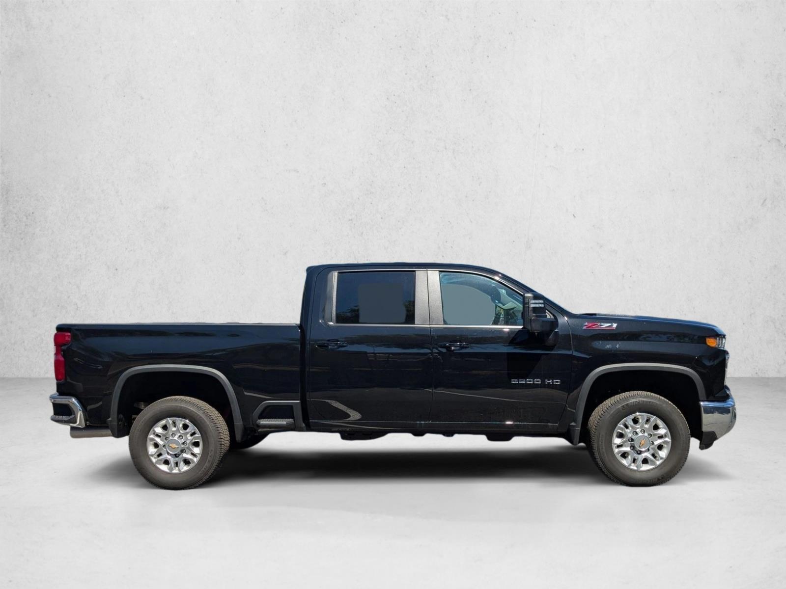 2025 Chevrolet Silverado 2500HD LT photo 2