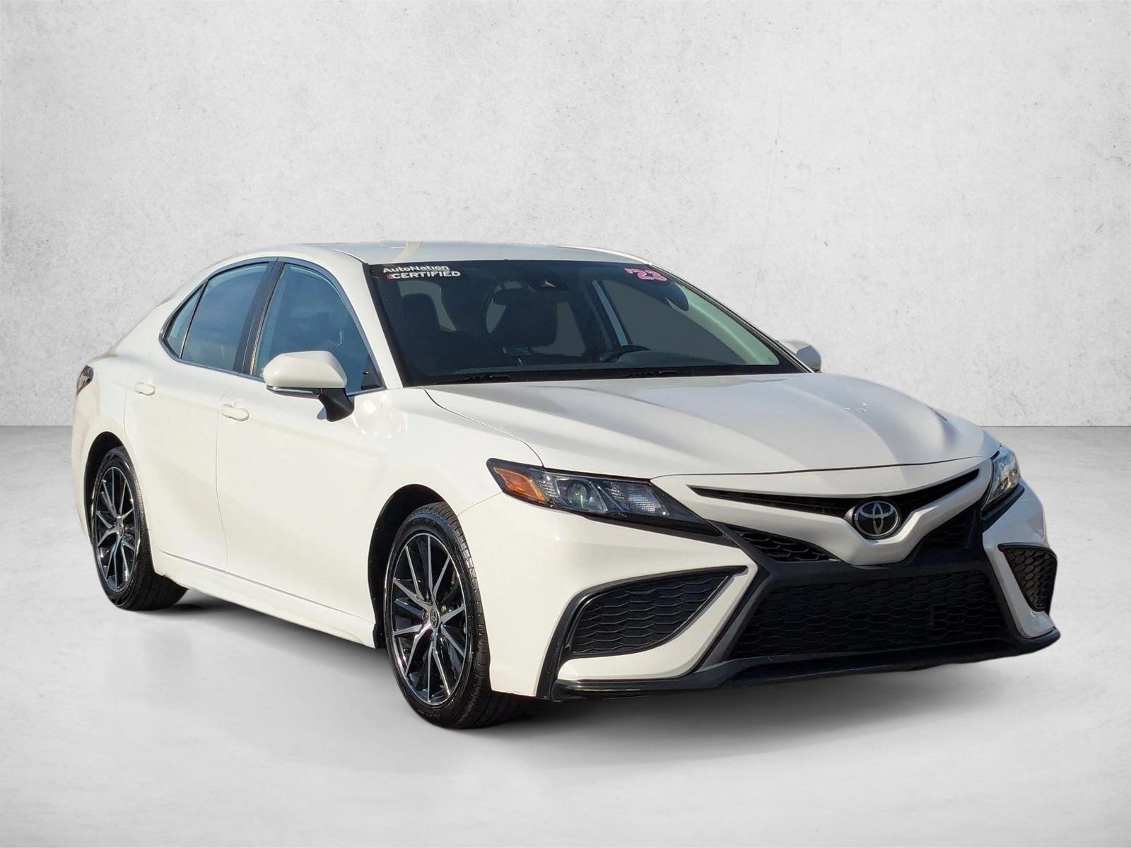 2023 Toyota Camry SE photo 3