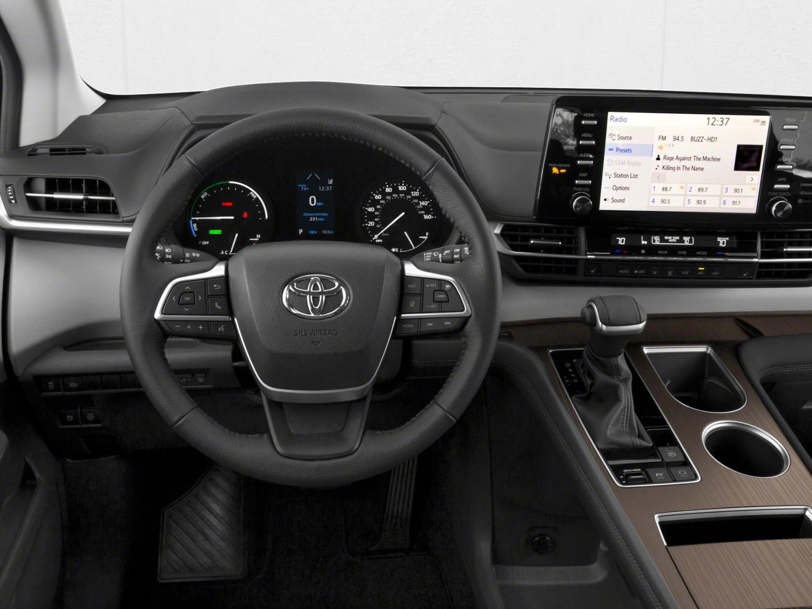 2025 Toyota Sienna XLE photo 4