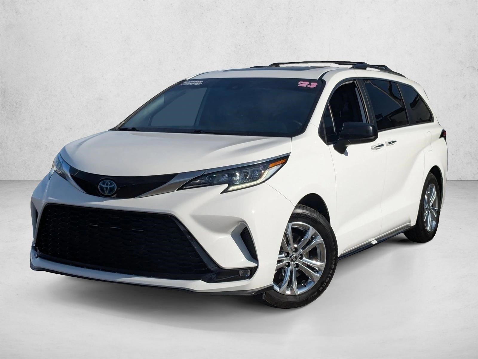 2023 Toyota Sienna XSE's photo